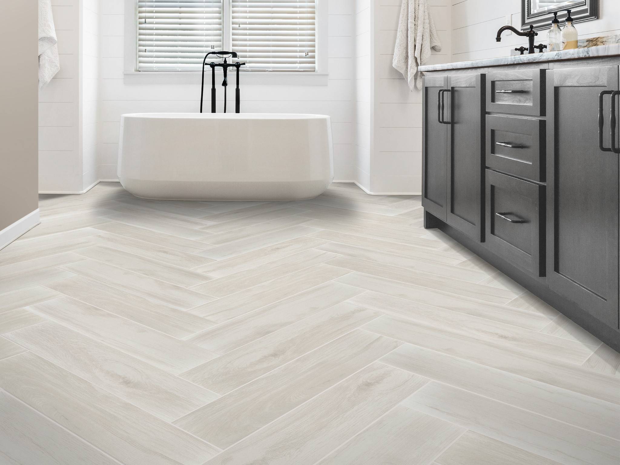 Style - Regent 7x22,  Color - SNOW - Room Scene