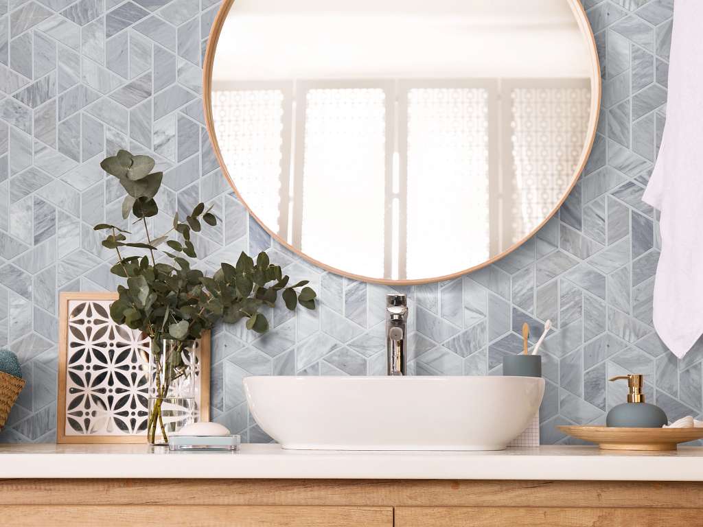 Chateau Double Hexagon Mosaic Tile & Stone - Bardiglio Cloud Room Scene Image
