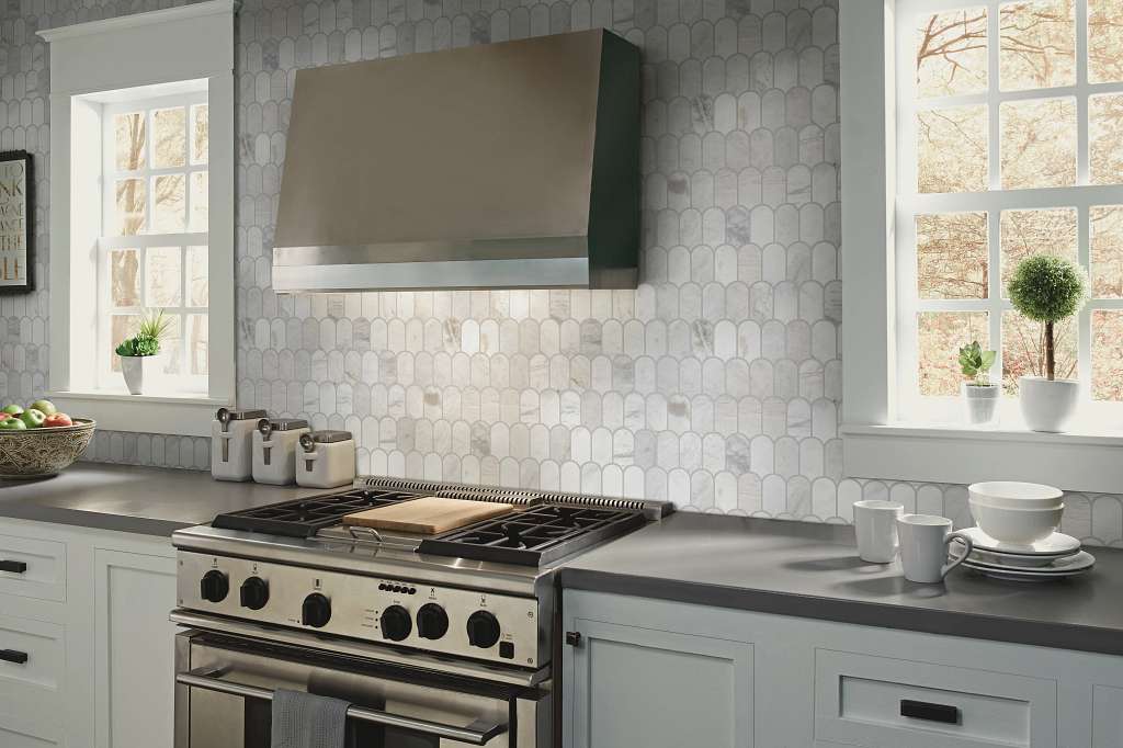 Chateau Cathedral Mosaic Tile & Stone - Bianco Carrara Room Scene Image
