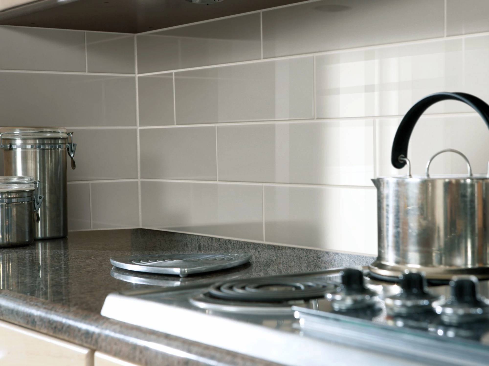 Style - Grandeur 4x16 Gloss,  Color - WARM GREY - Room Scene