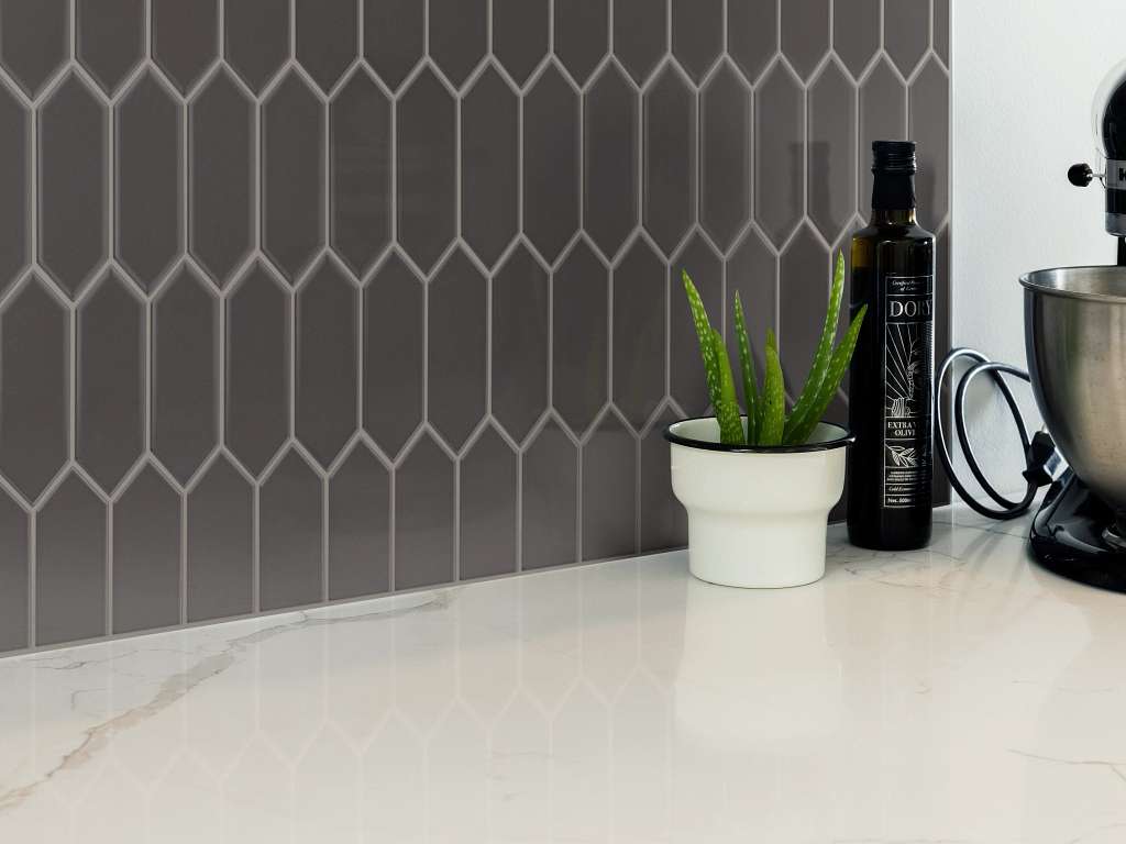 Grandeur Picket Gloss Tile & Stone - Carbon Room Scene Image