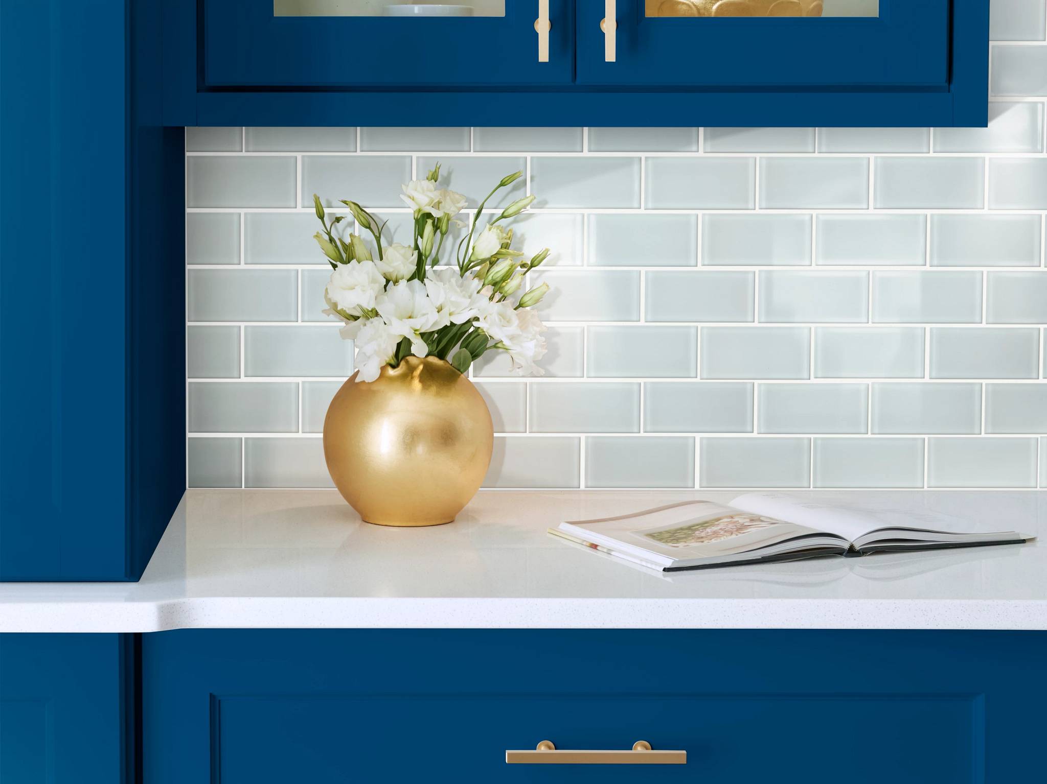 Style - Ascendant 2x4 Mosaic,  Color - SERENE WHITE - Room Scene