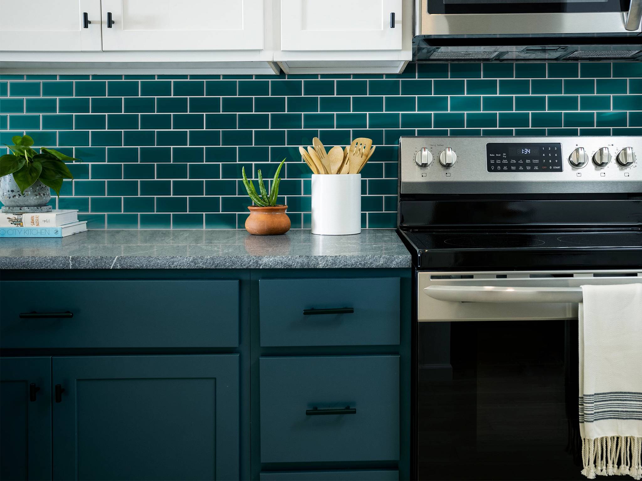 Style - Ascendant 2x4 Mosaic,  Color - VIRIDIAN - Room Scene