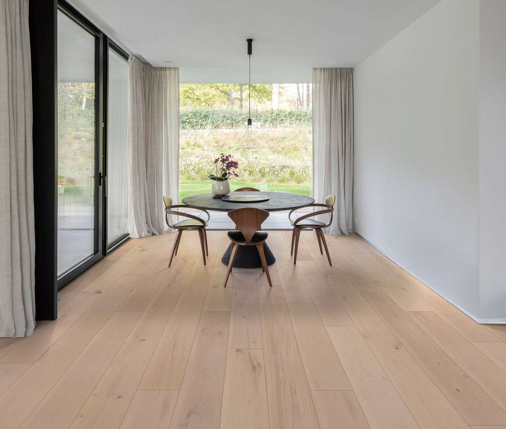 Chateau Oak Engineered Hardwood - Balustrade Room Scene Image