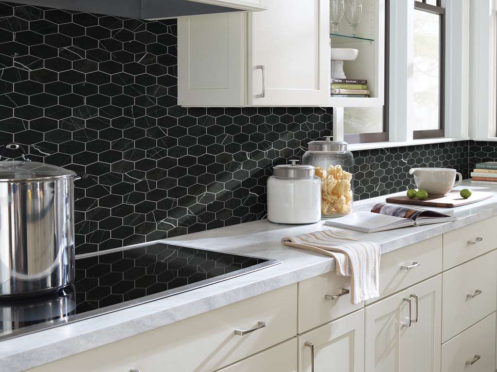 Chateau Stretch Tile & Stone - Nero Marquina Room Scene Image