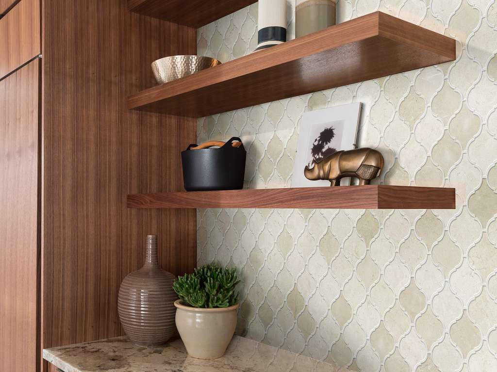 Chateau Lantern Mosaic Tile & Stone - Crema Marfil Room Scene Image
