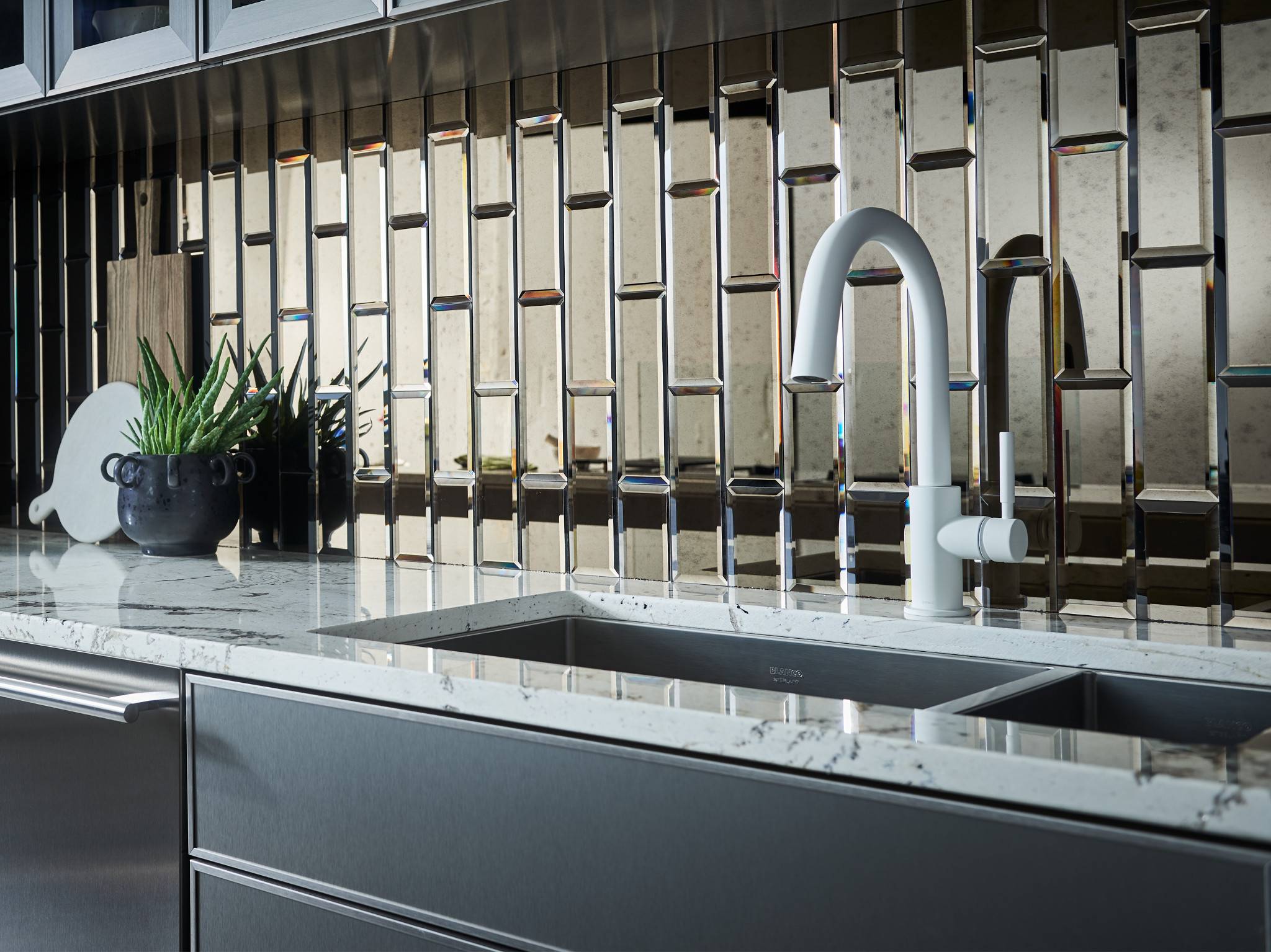 Style - Vulcan 3x9 Beveled Mirror Tile,  Color - ANTIQUE BRONZE - Room Scene