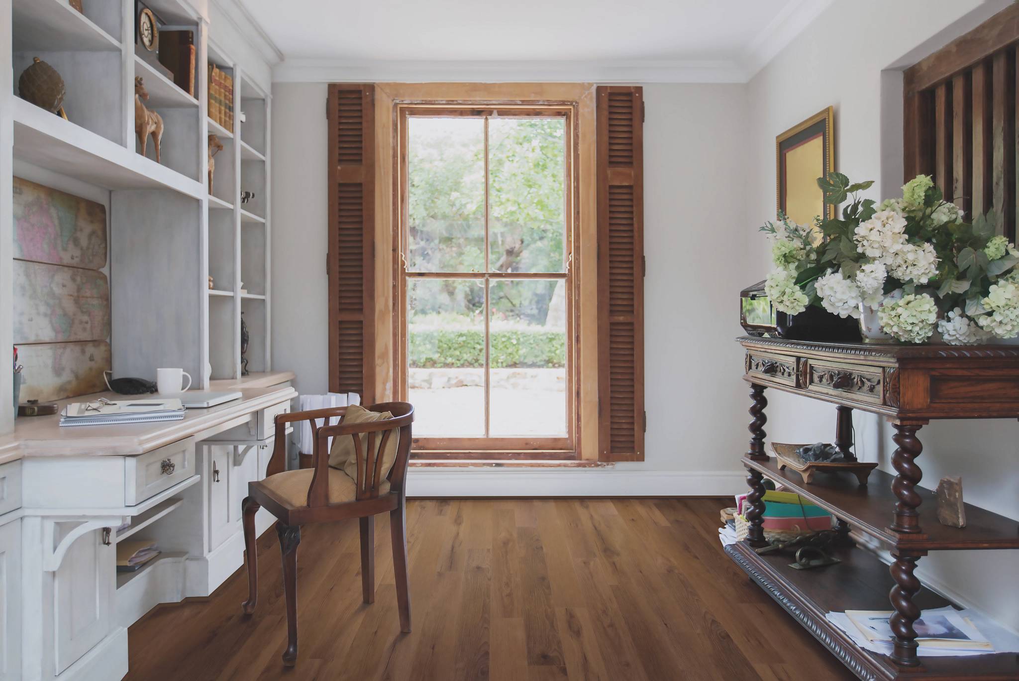 Style - Coretec Originals Classics Vv023,  Color - ROGERS HICKORY - Room Scene