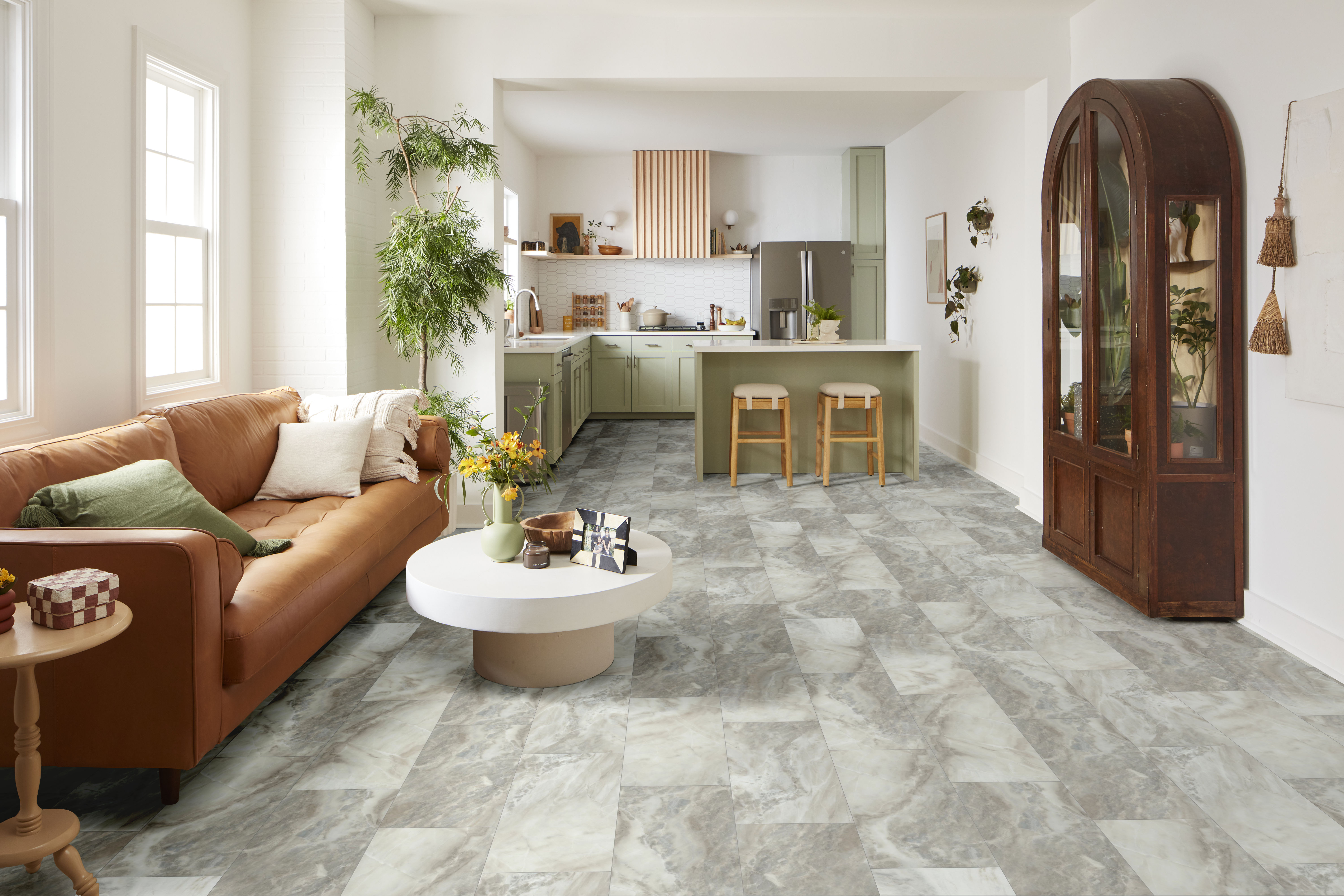 PARAGON TILE PLUS WHITE ONYX ROOM