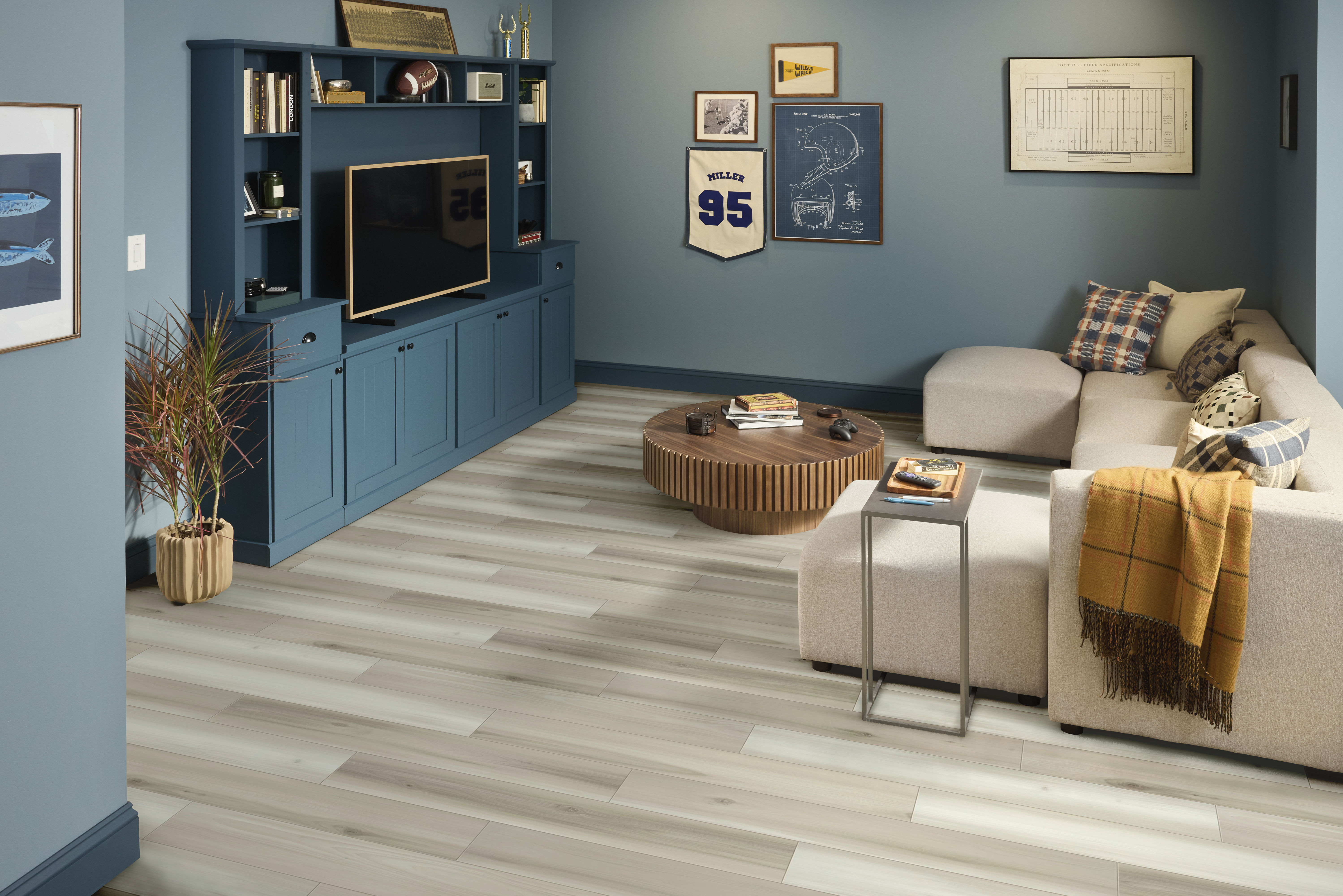 DISTINCTION PLUS DUTCH OAK ROOM