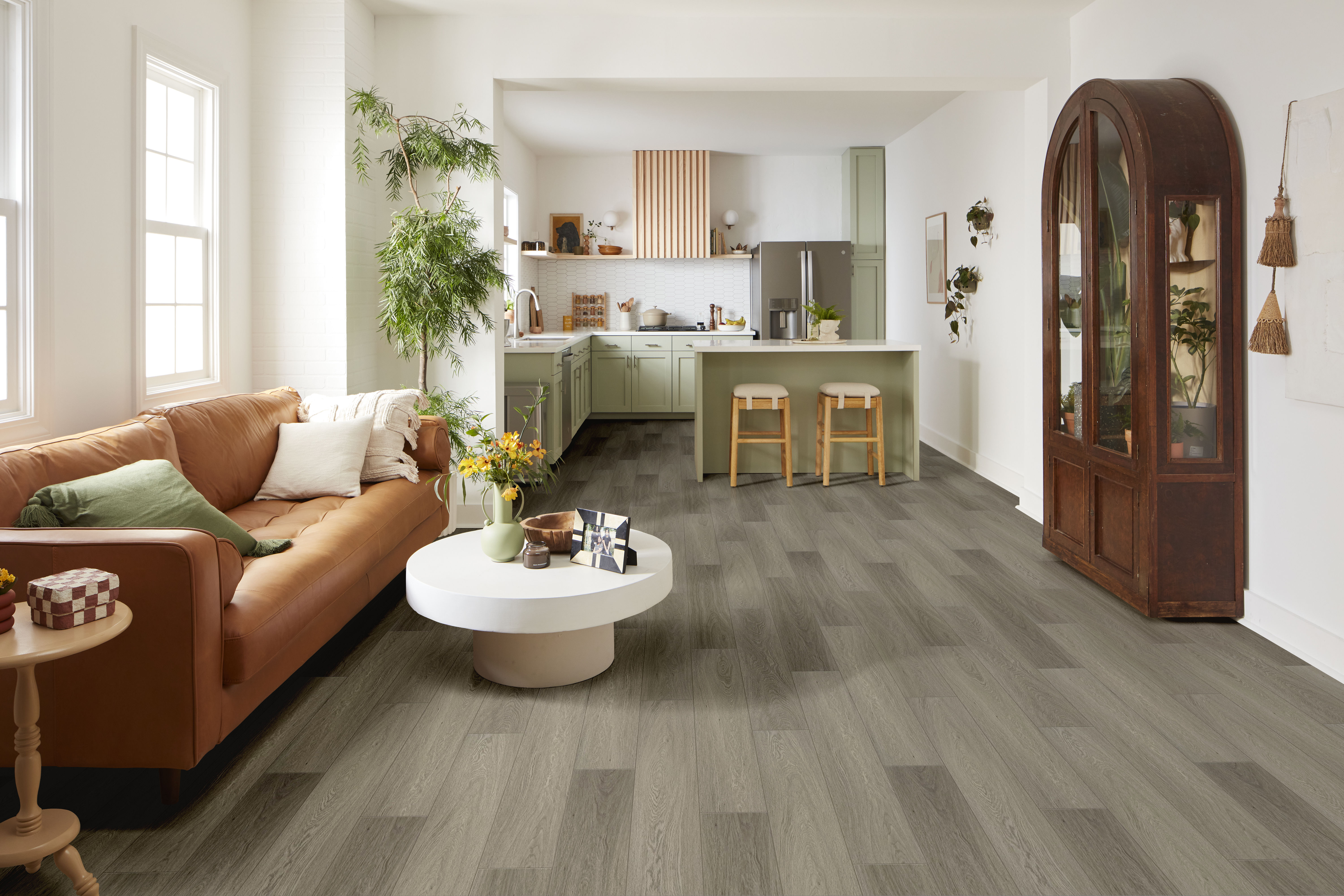 DISTINCTION PLUS EXECUTIVE OAK ROOM