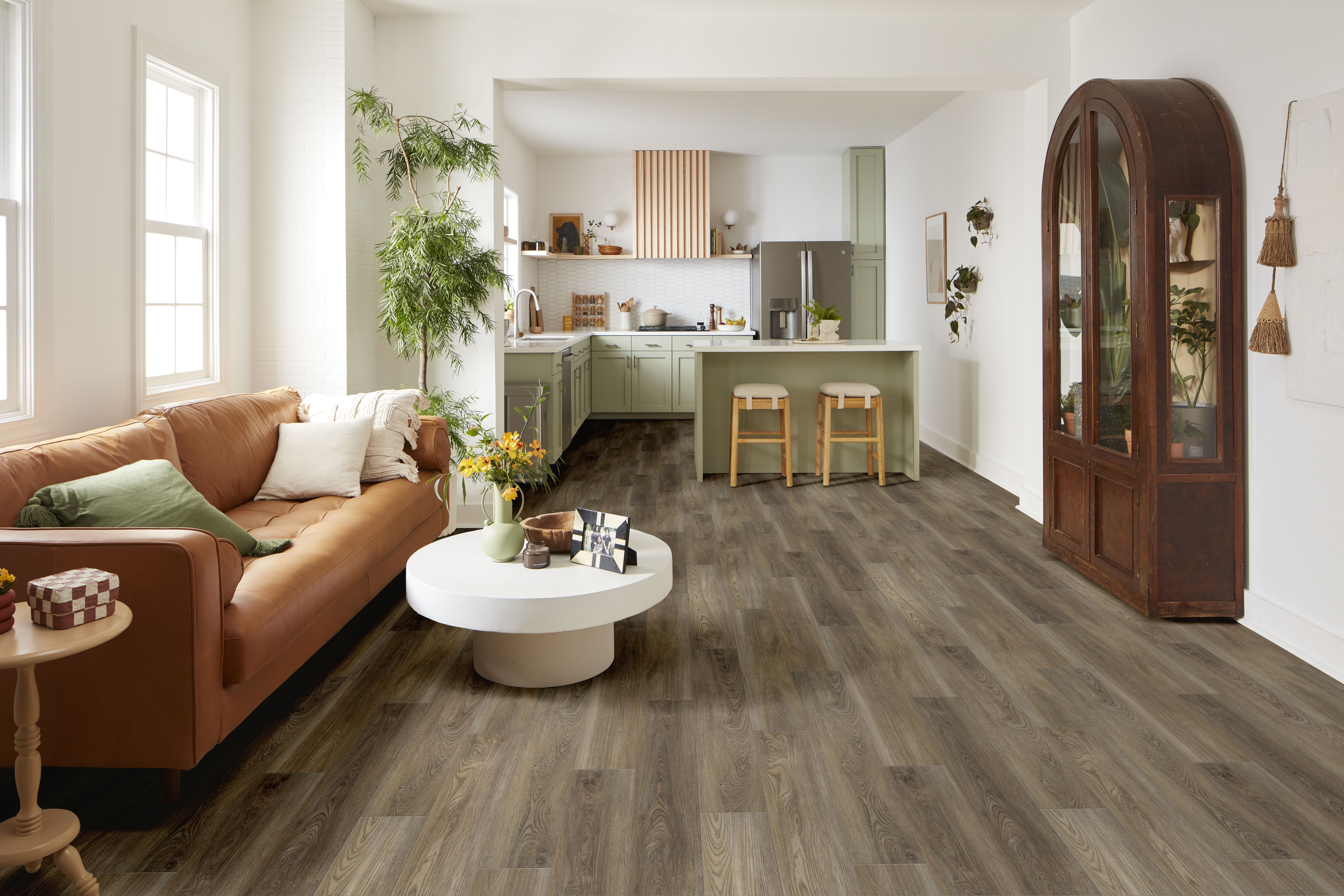 DISTINCTION PLUS ASH OAK ROOM