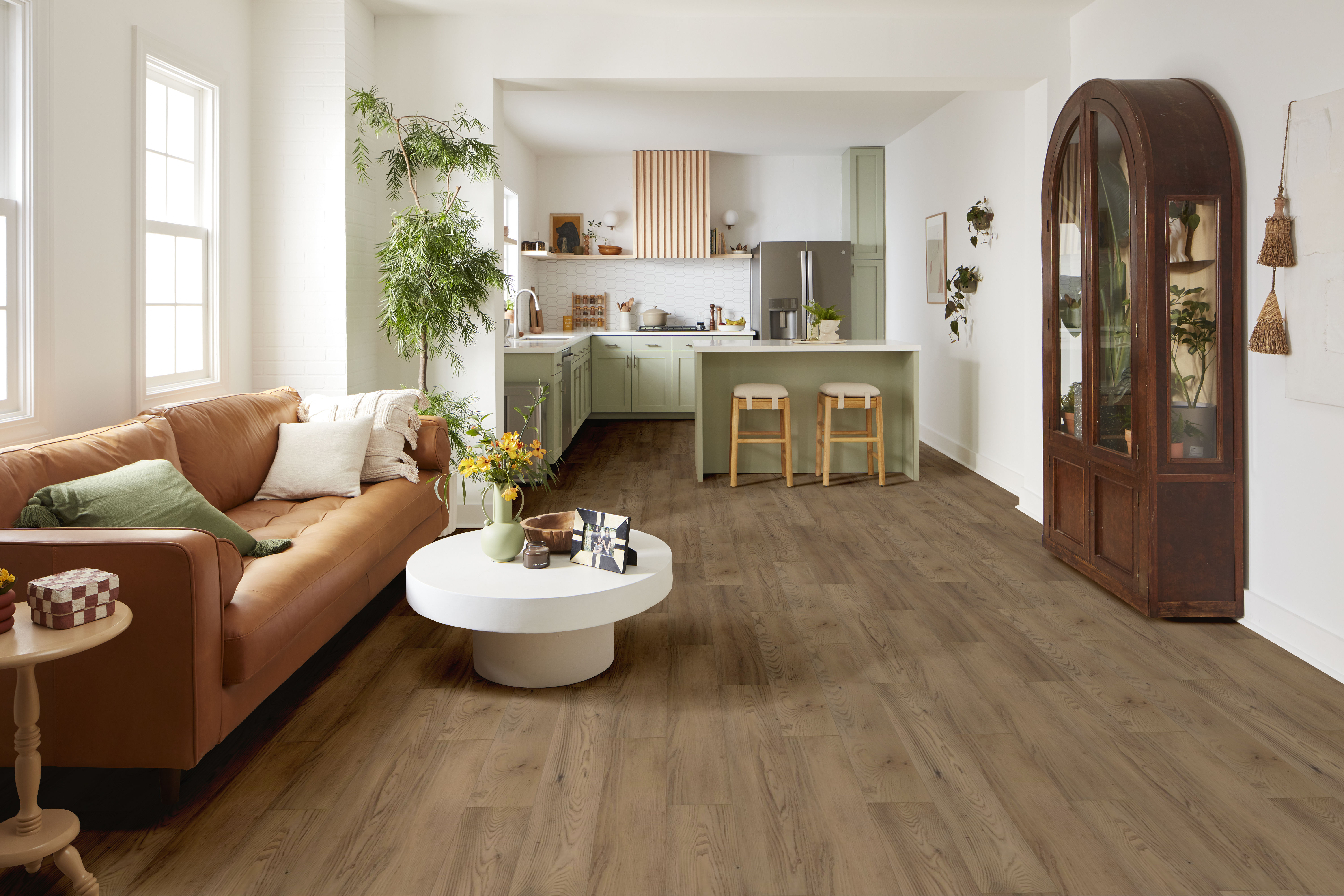 PARAGON HD+NATURAL BEVEL MAGNOLIA ROOM