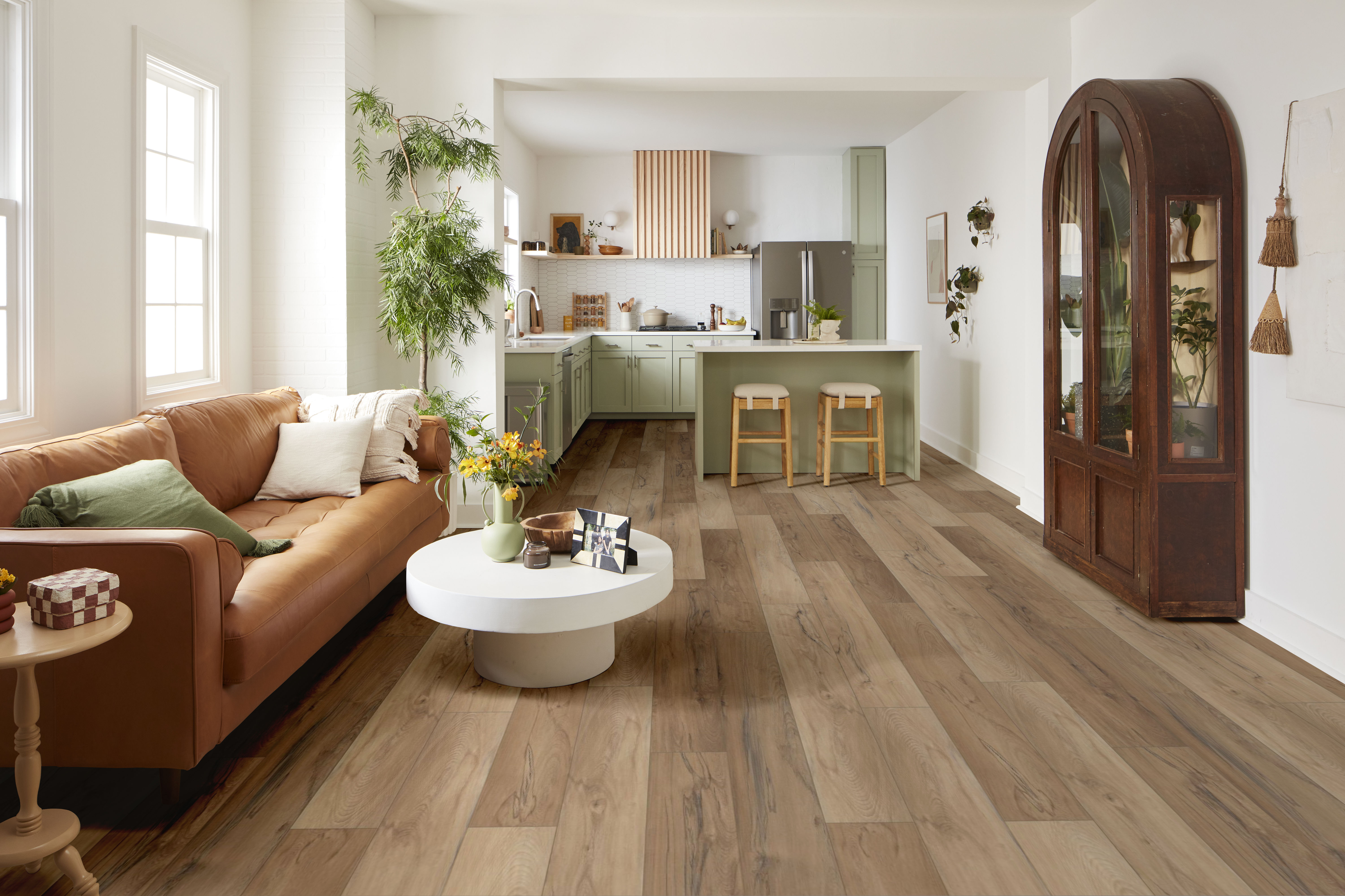 TITAN HD PLUS PLATINUM IMPERIAL BEECH ROOM