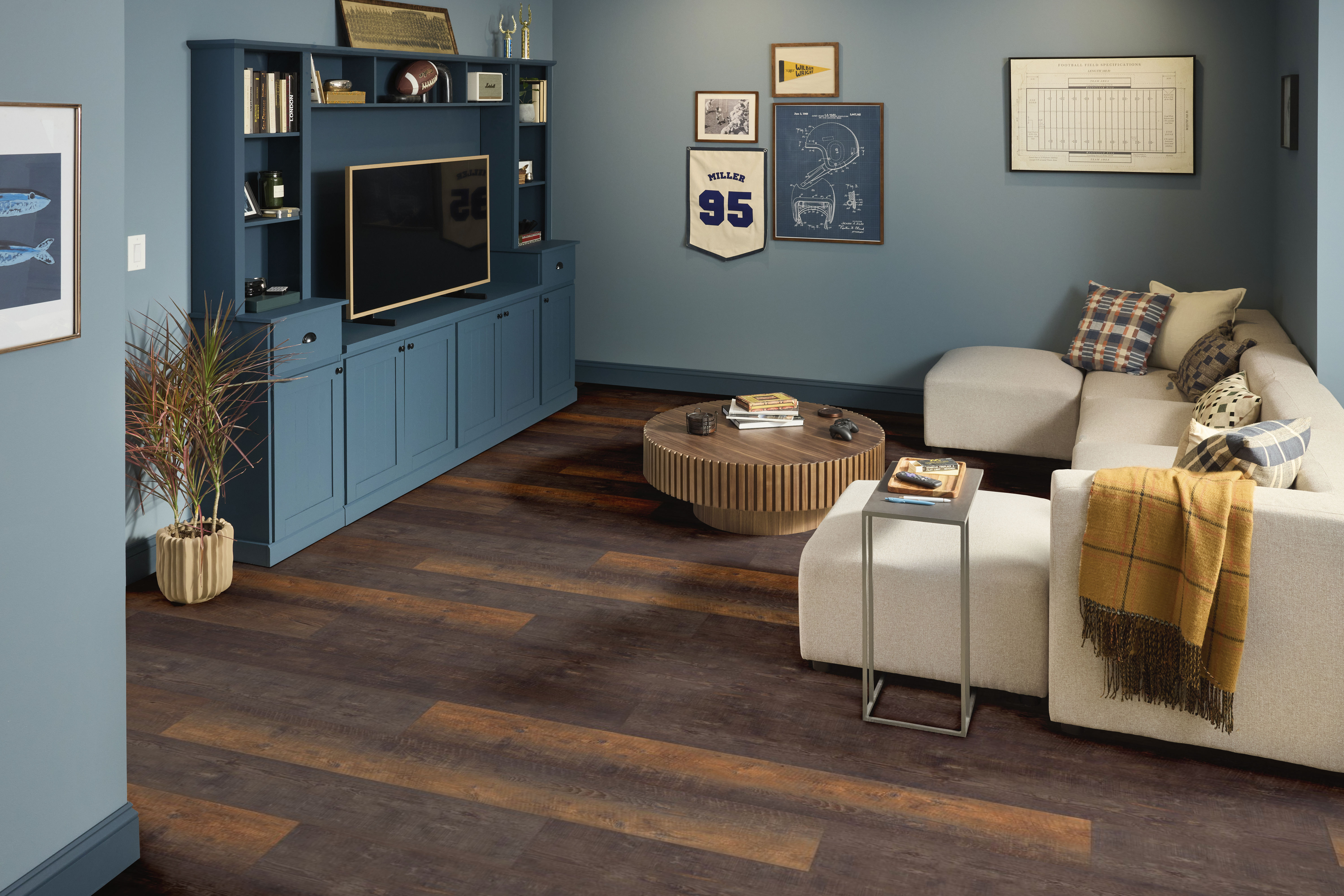 TITAN HD PLUS PLATINUM AUTUMN BARNBOAR ROOM