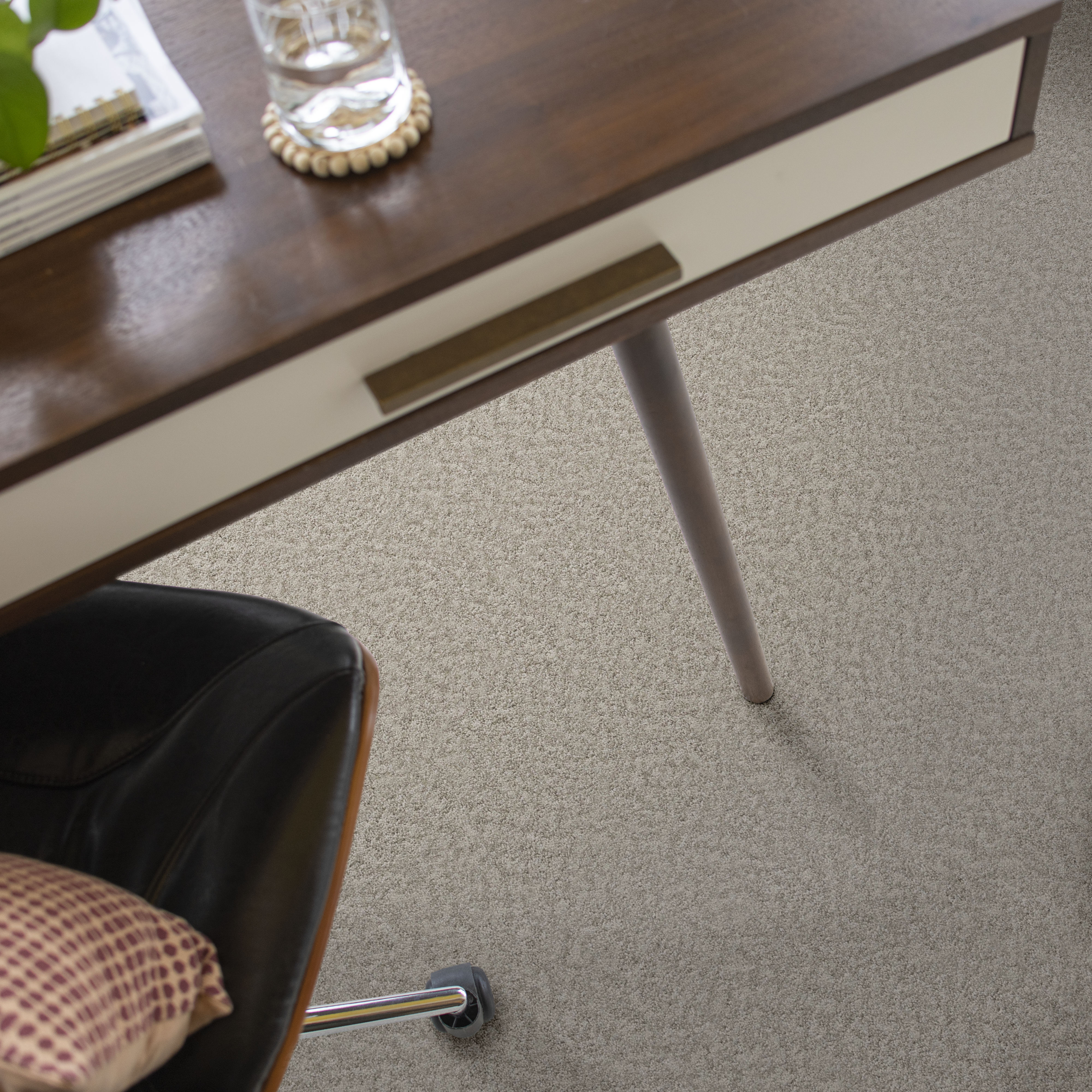 ALLURING CANVAS SPLIT SEDIMENT ROOM