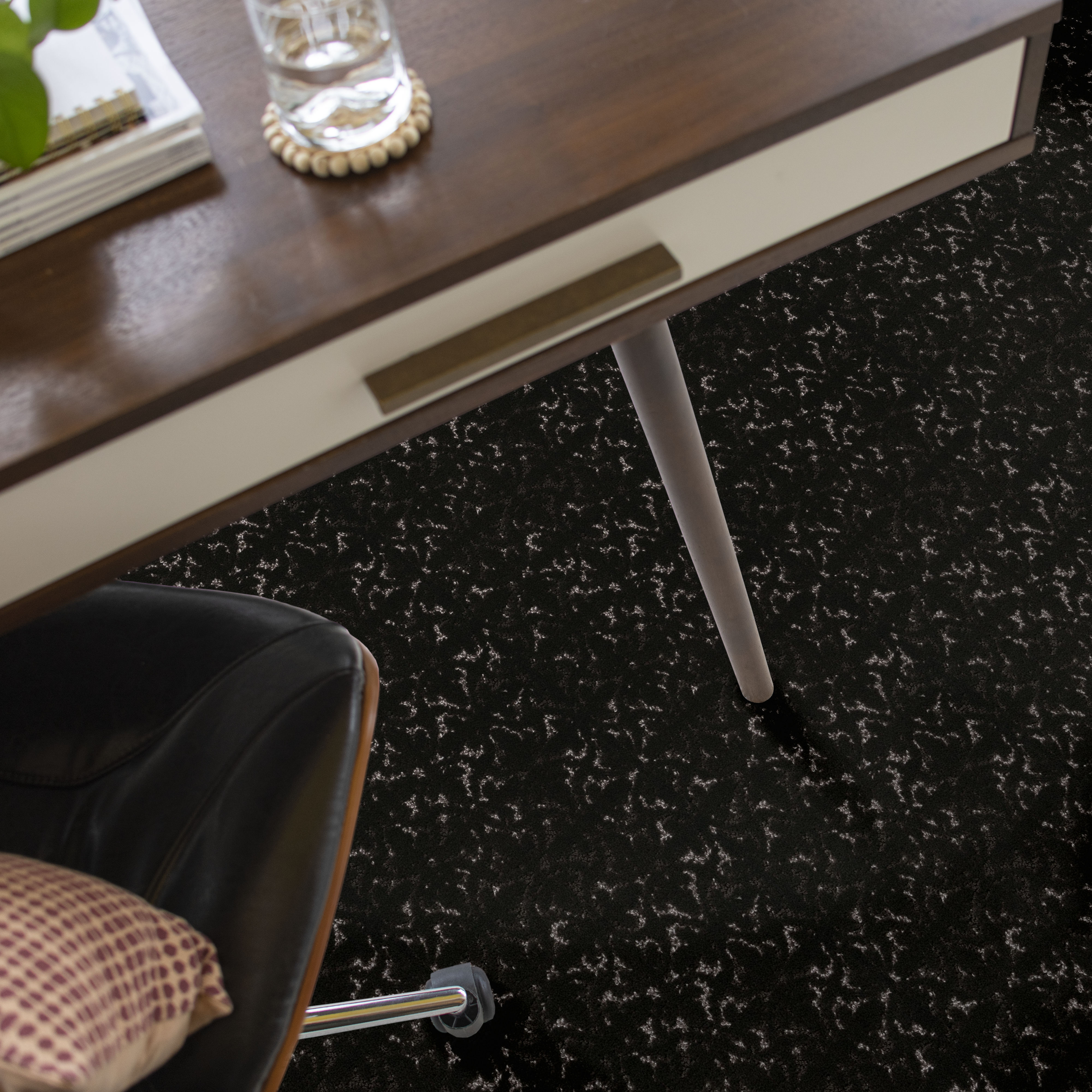 LIGHT IMPRESSIONS CAFE NOIR ROOM