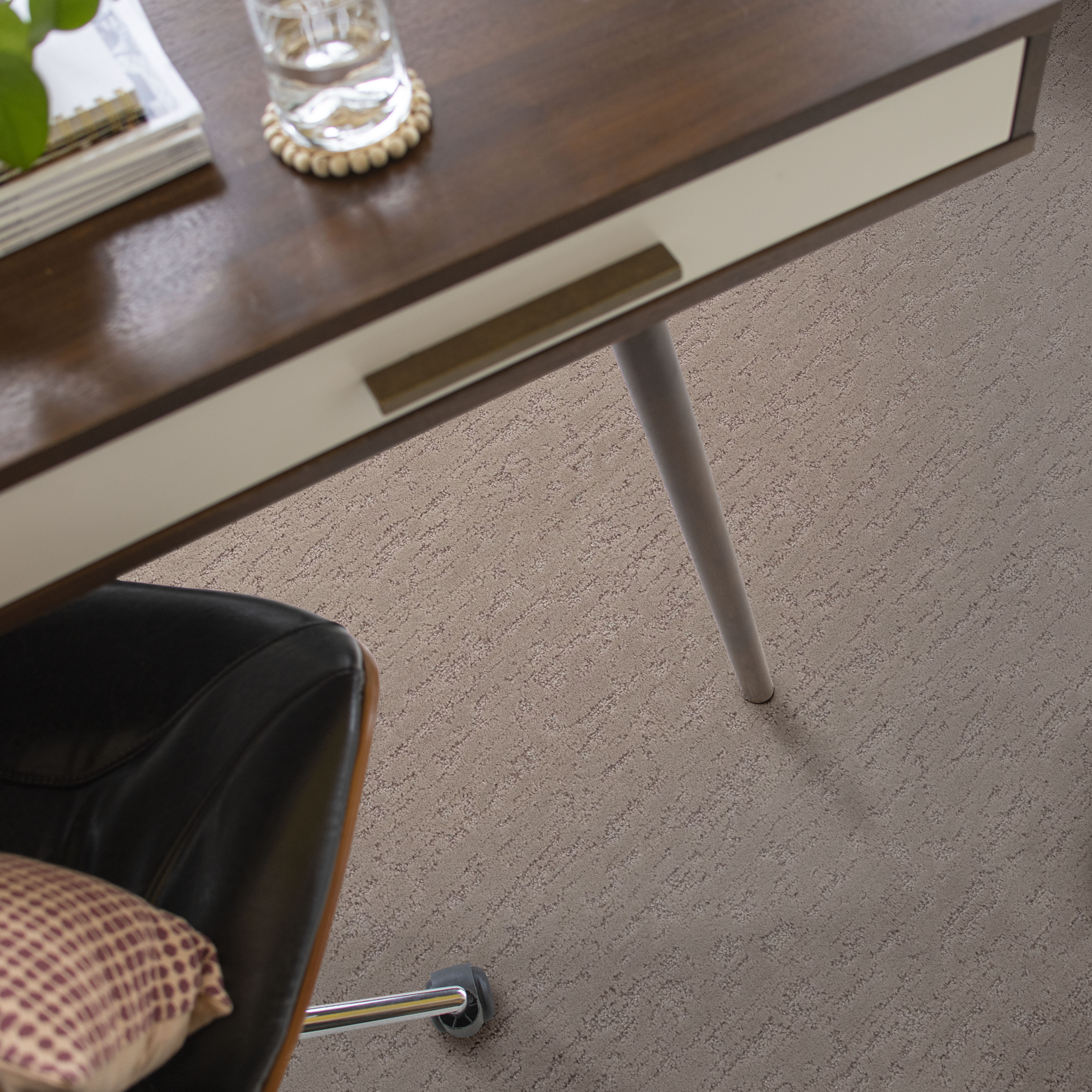 CALM EXPRESSION CHARMING TAN ROOM