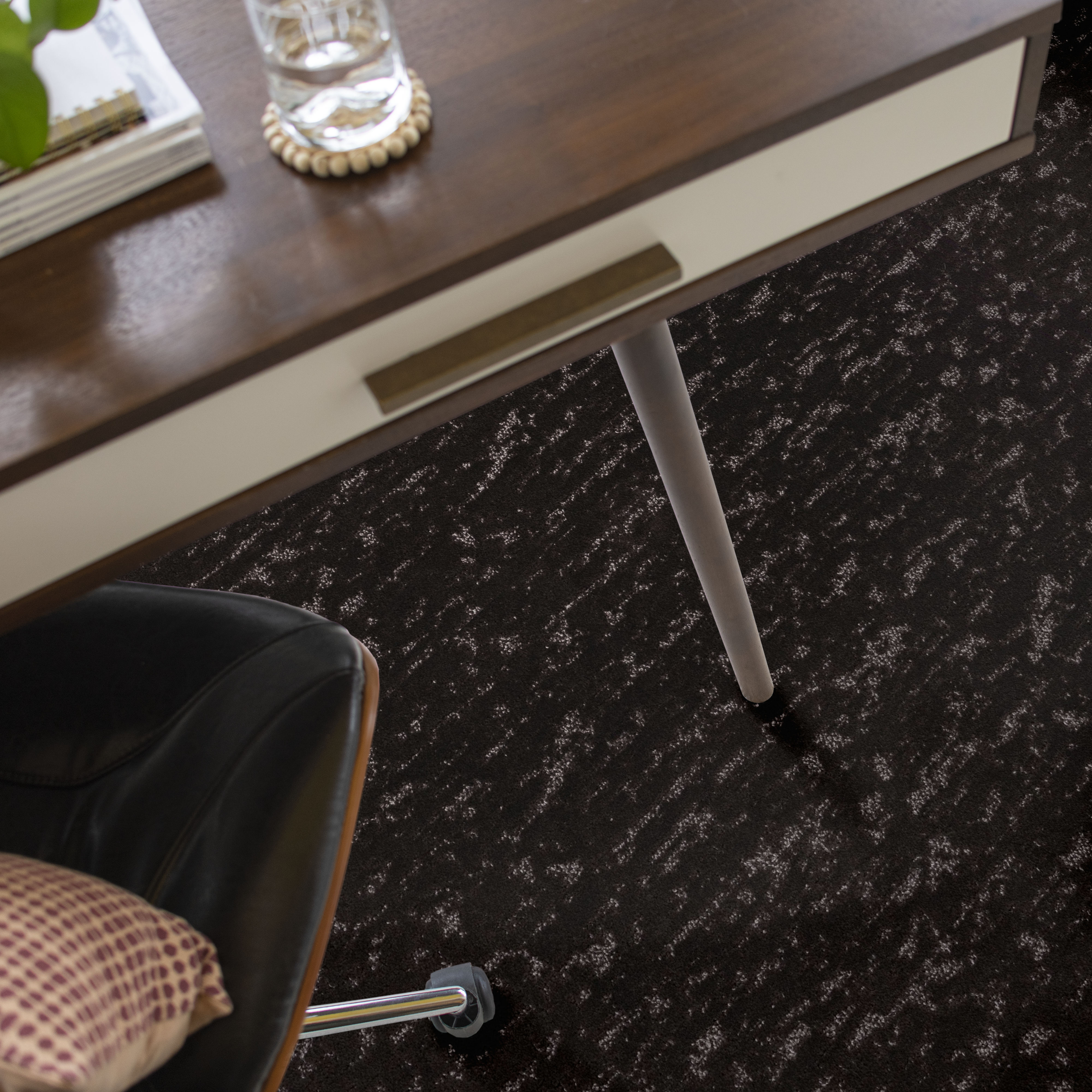 CALM EXPRESSION BISON ROOM