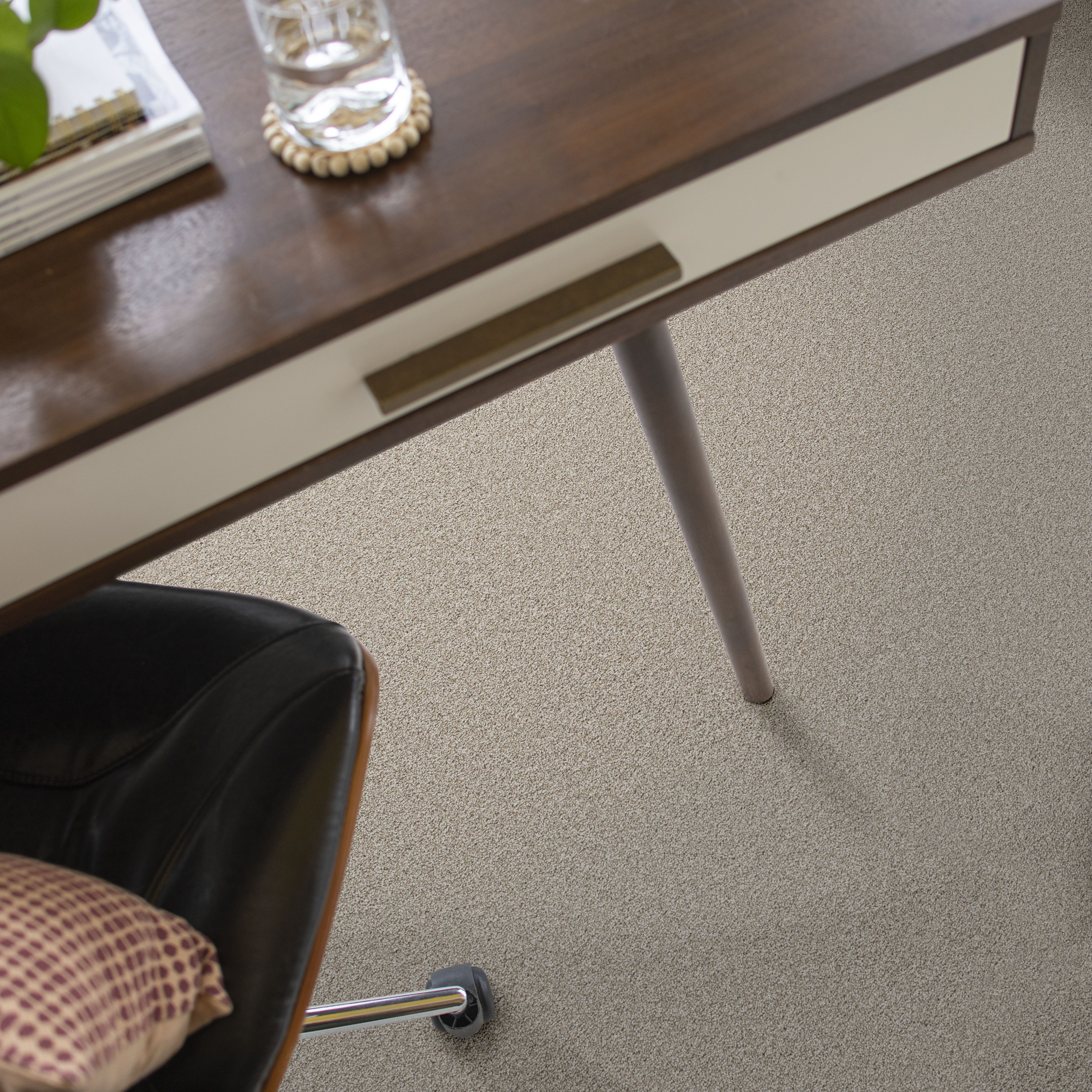 CLASSIC TONE PEBBLE PATH ROOM in room