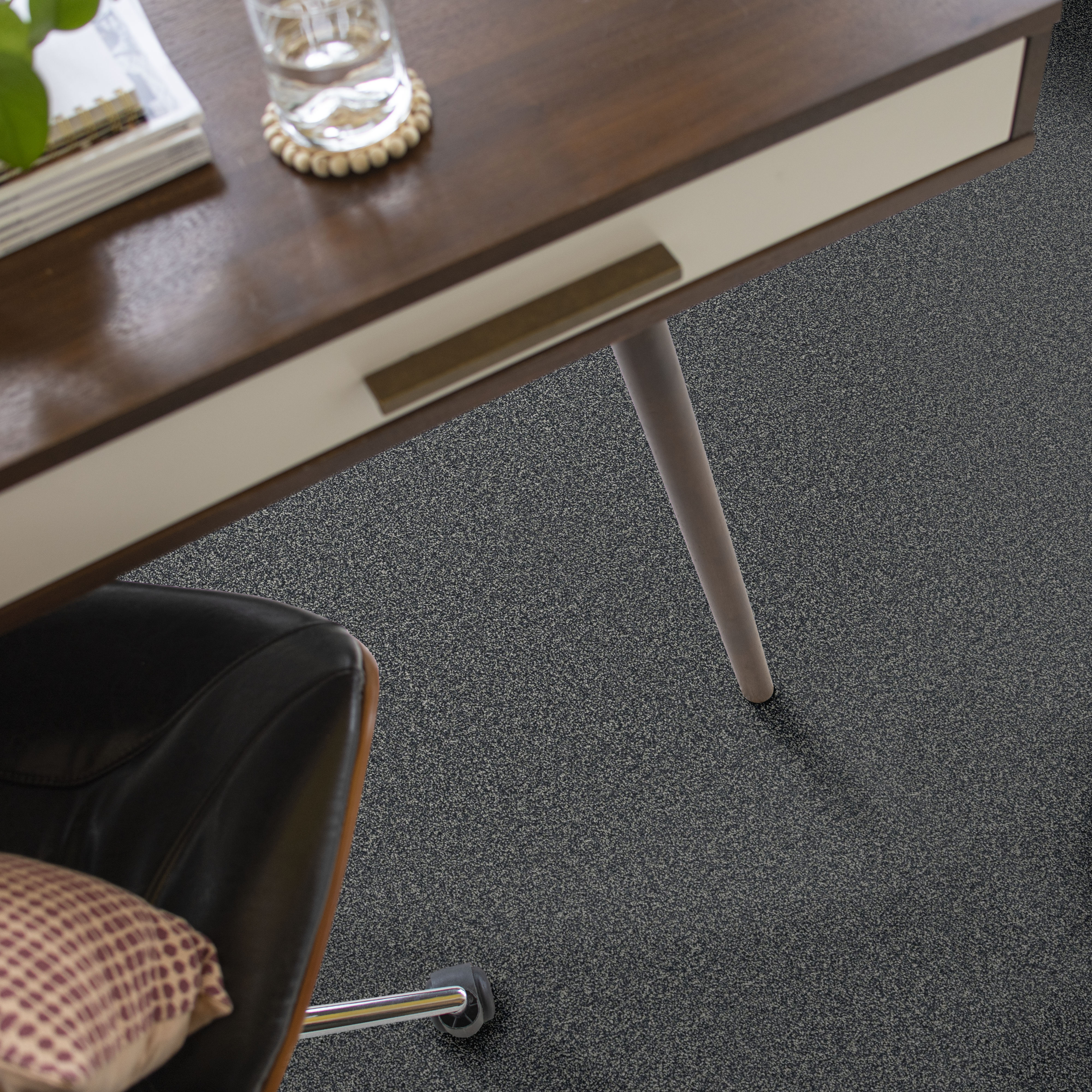 CLASSIC TONE DEEP INDIGO ROOM in room