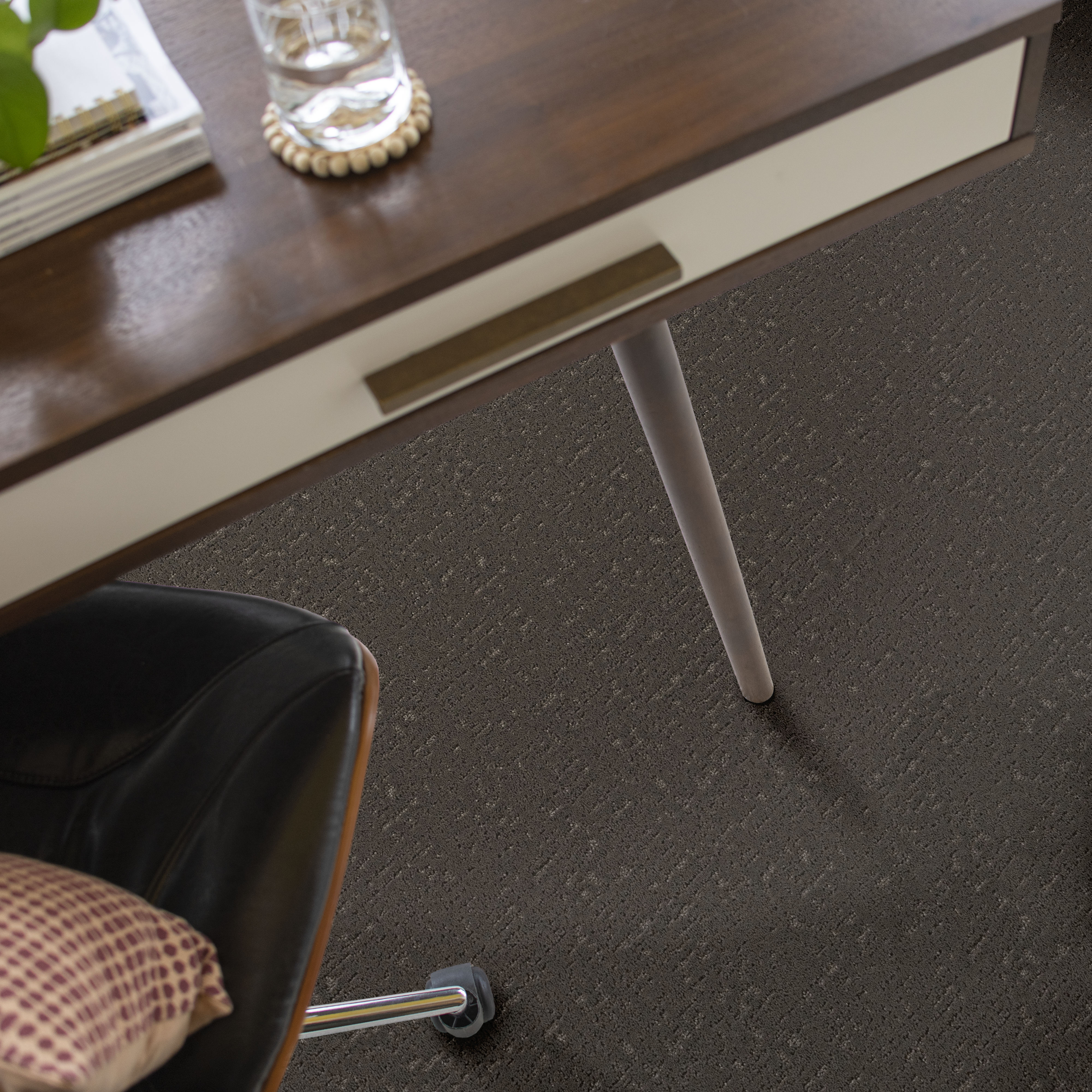 CURATED TONE BLUE NIGHT OWL ROOM in room