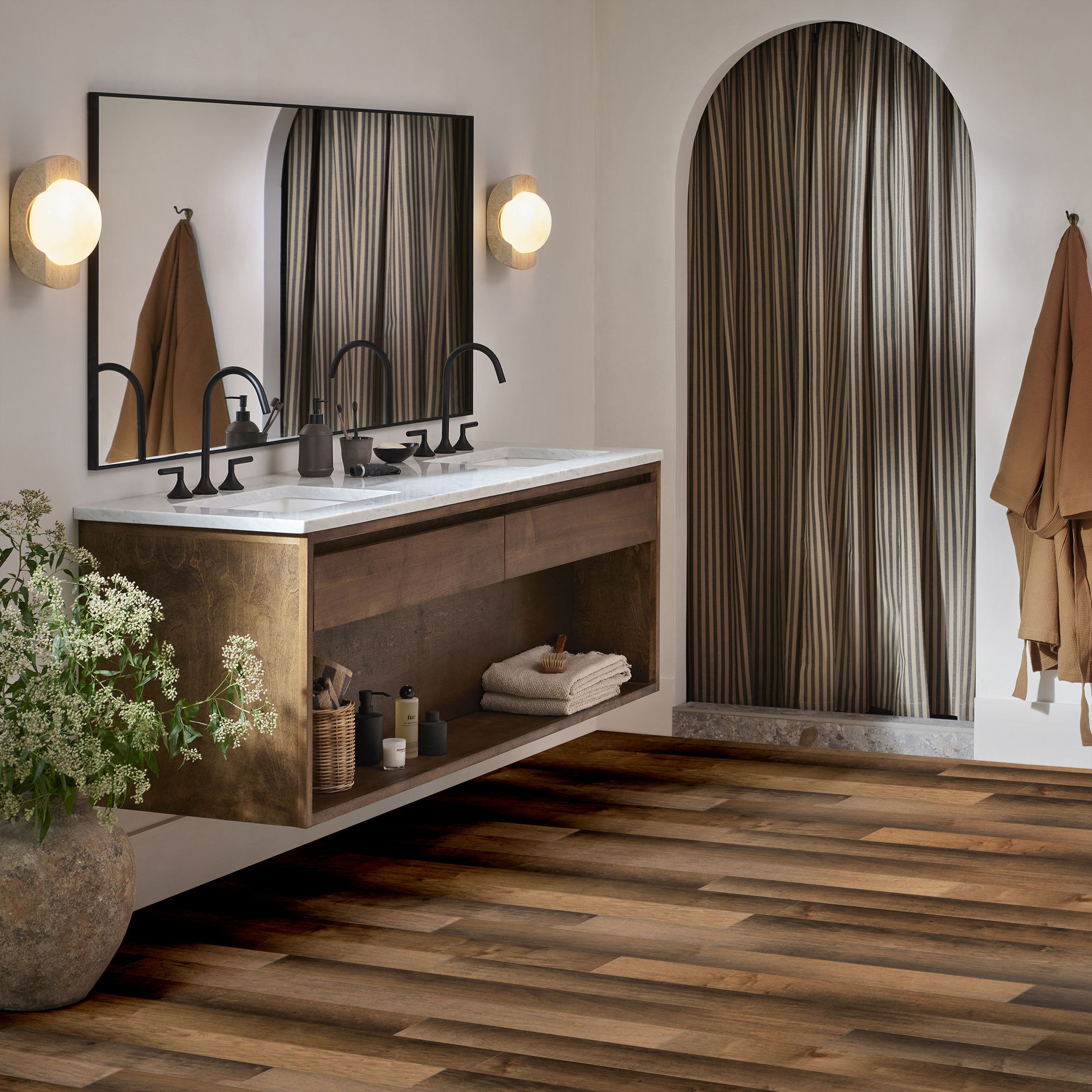 BERNINA MAPLE BIANCO ROOM