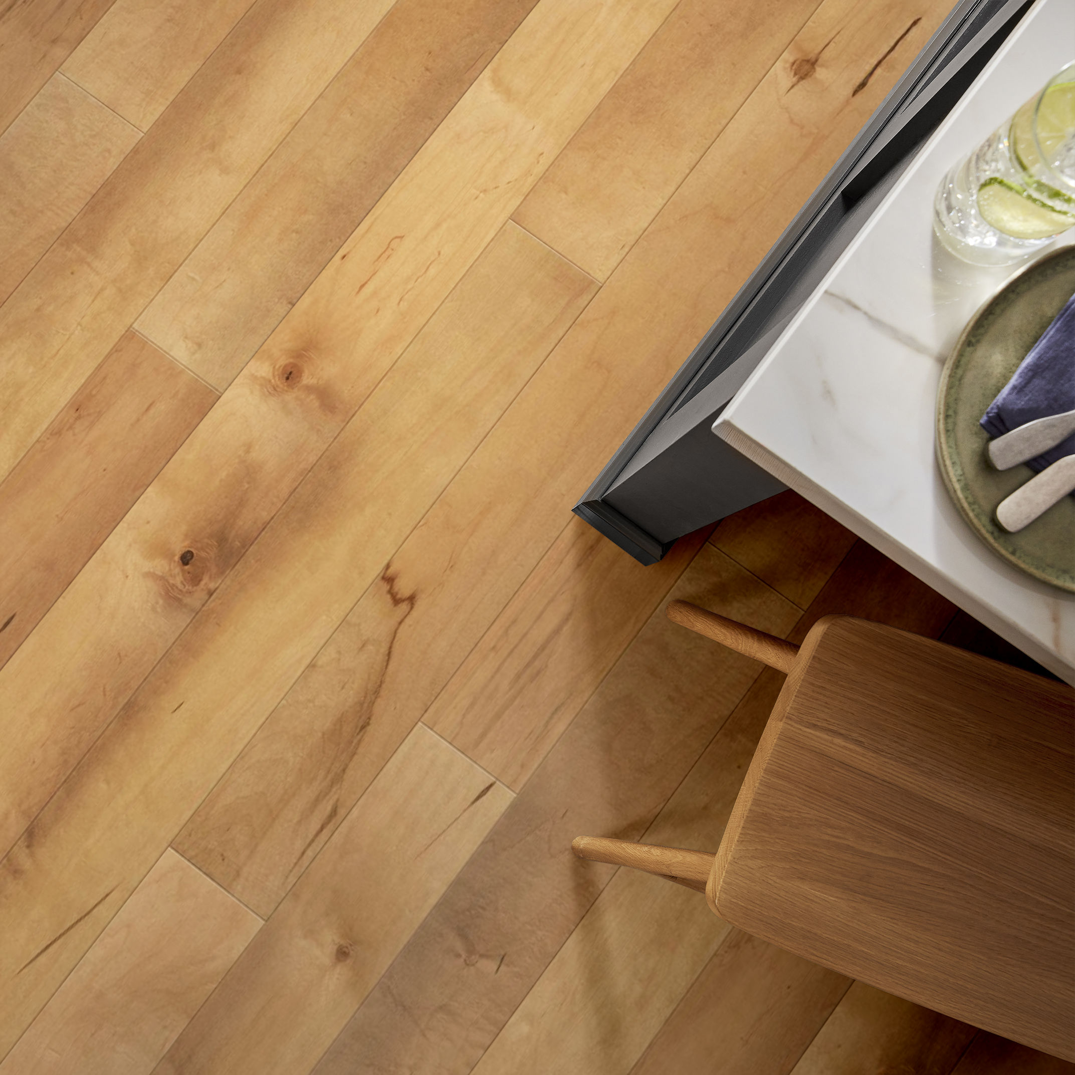 ELLISON MAPLE CHARISMATIC ROOM