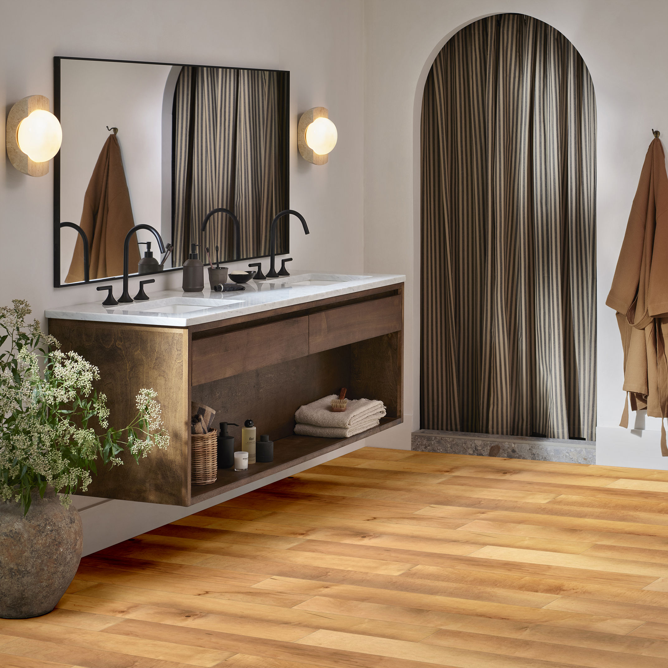 ELLISON MAPLE CHARISMATIC ROOM