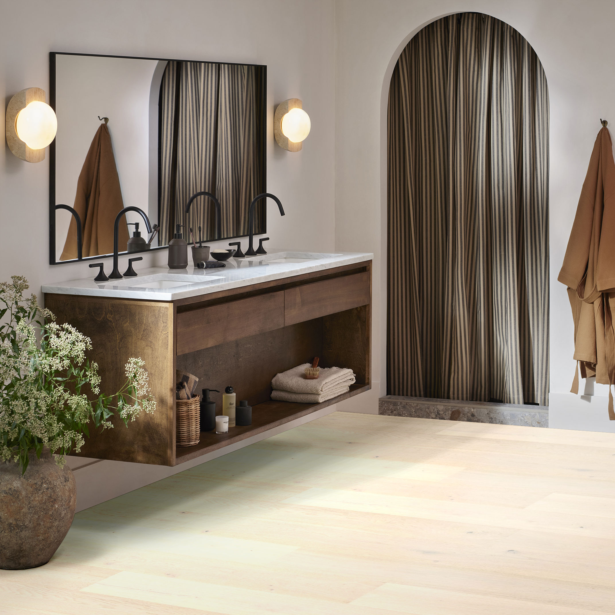 GRAND ESTATE ASHTON COURT ROOM