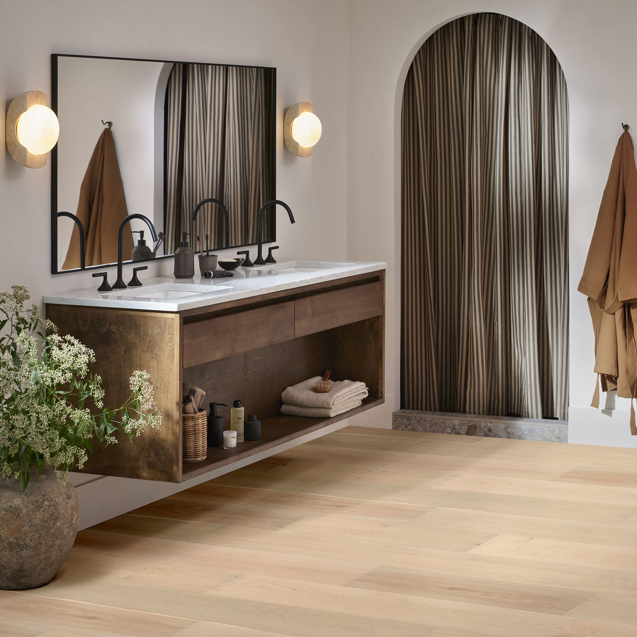 GRAND ESTATE SUTTON COURT ROOM