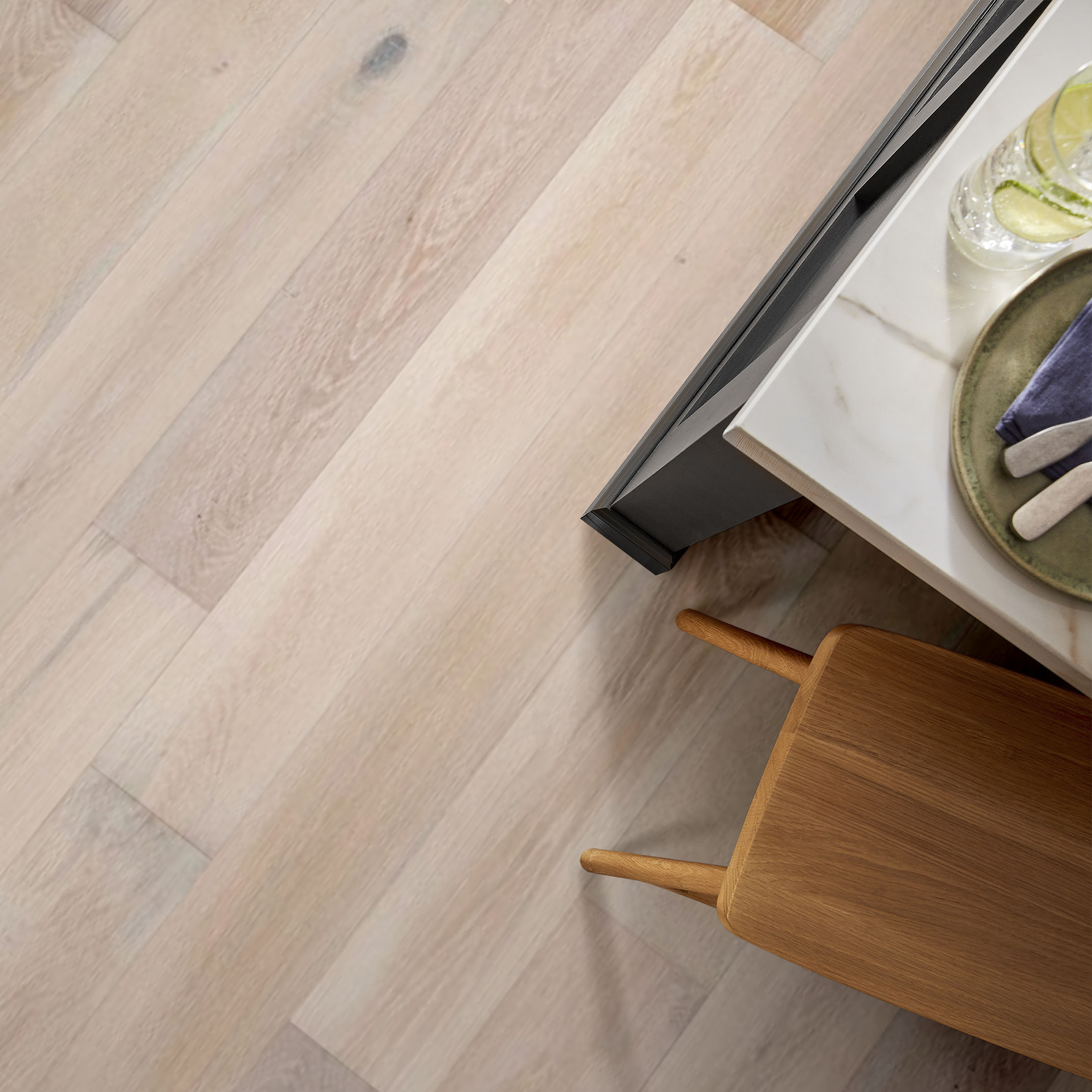 COAST TO COAST DAYBREAK ROOM