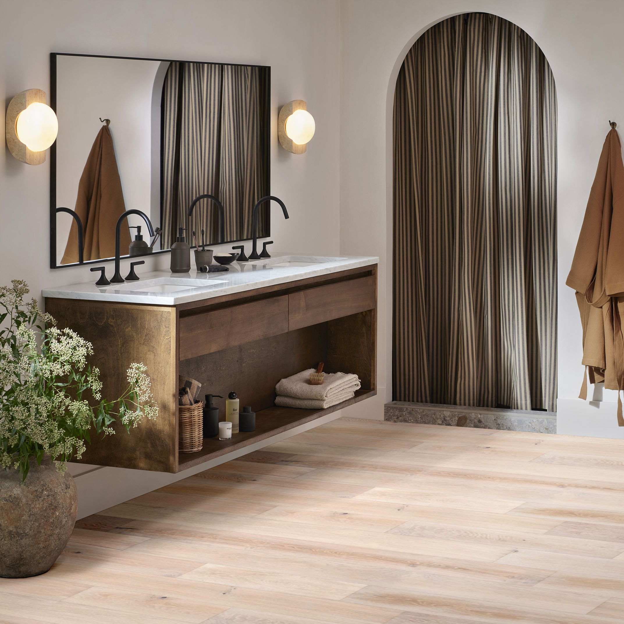 COAST TO COAST DAYBREAK ROOM