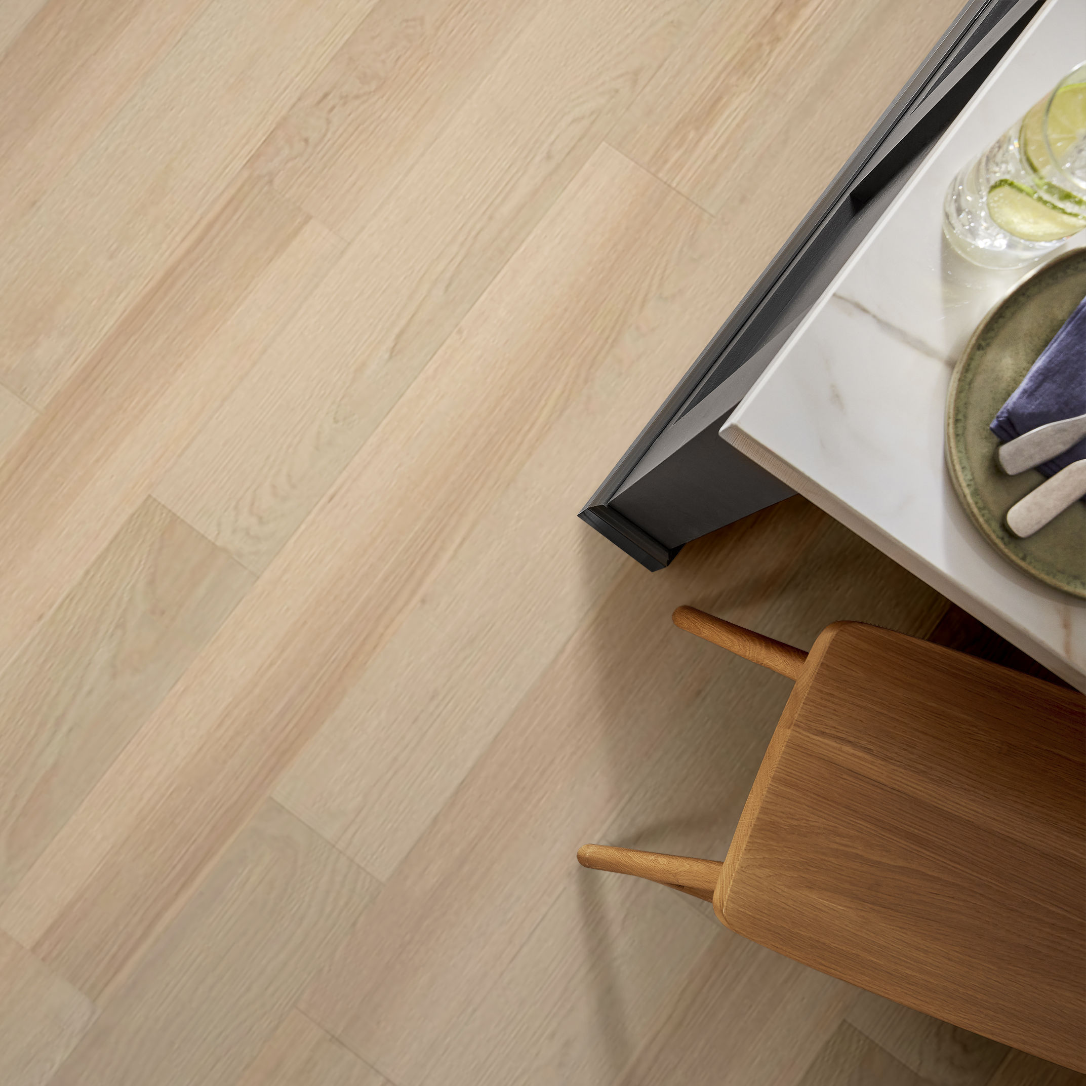 EUROPEAN ASH METRO ROOM