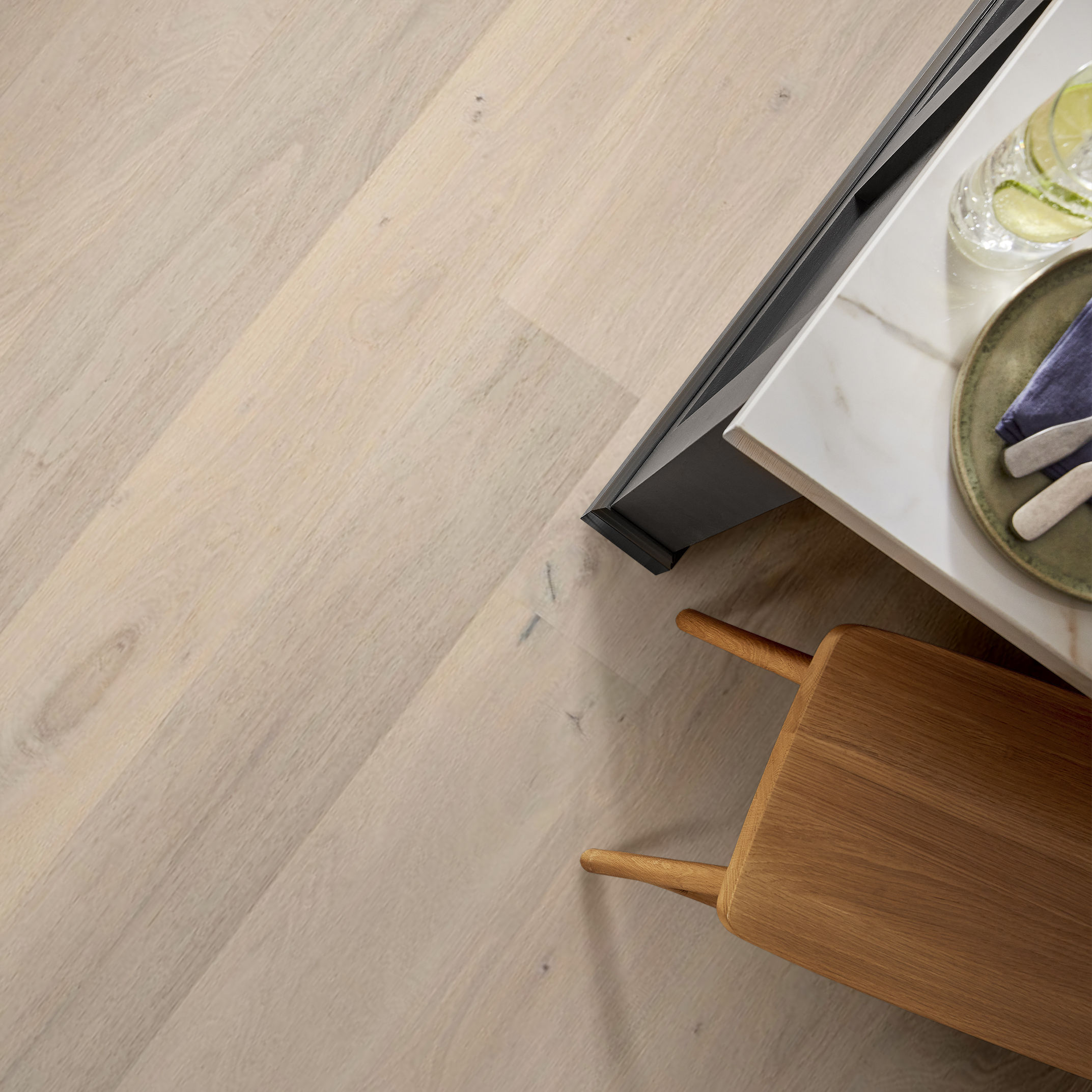 CHATEAU OAK GABLE ROOM