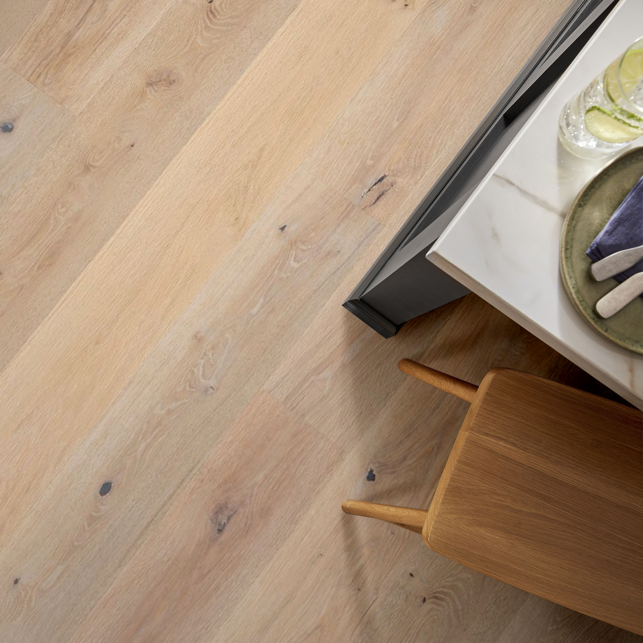 CHATEAU OAK PORTICO ROOM