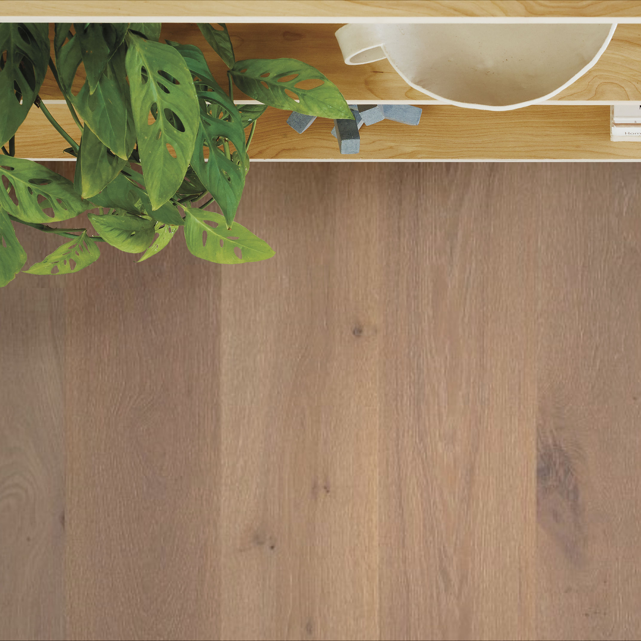 CHATEAU OAK BALUSTRADE ROOM