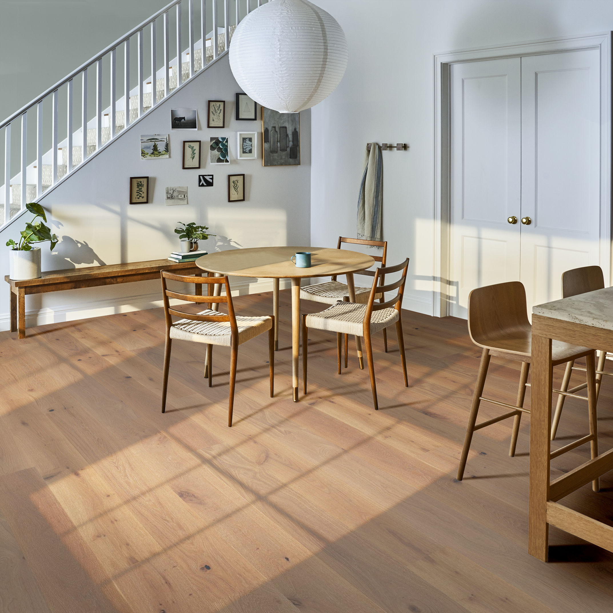 CHATEAU OAK BALUSTRADE ROOM