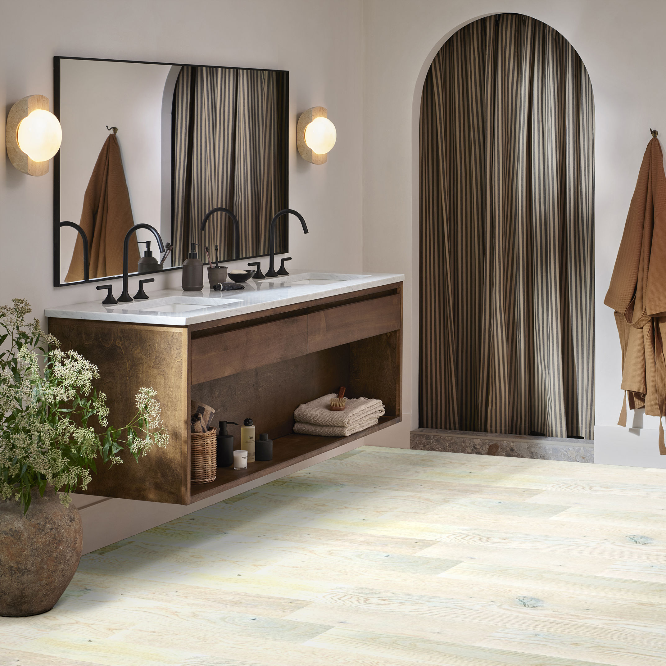 METALLICS II PEARL ROOM