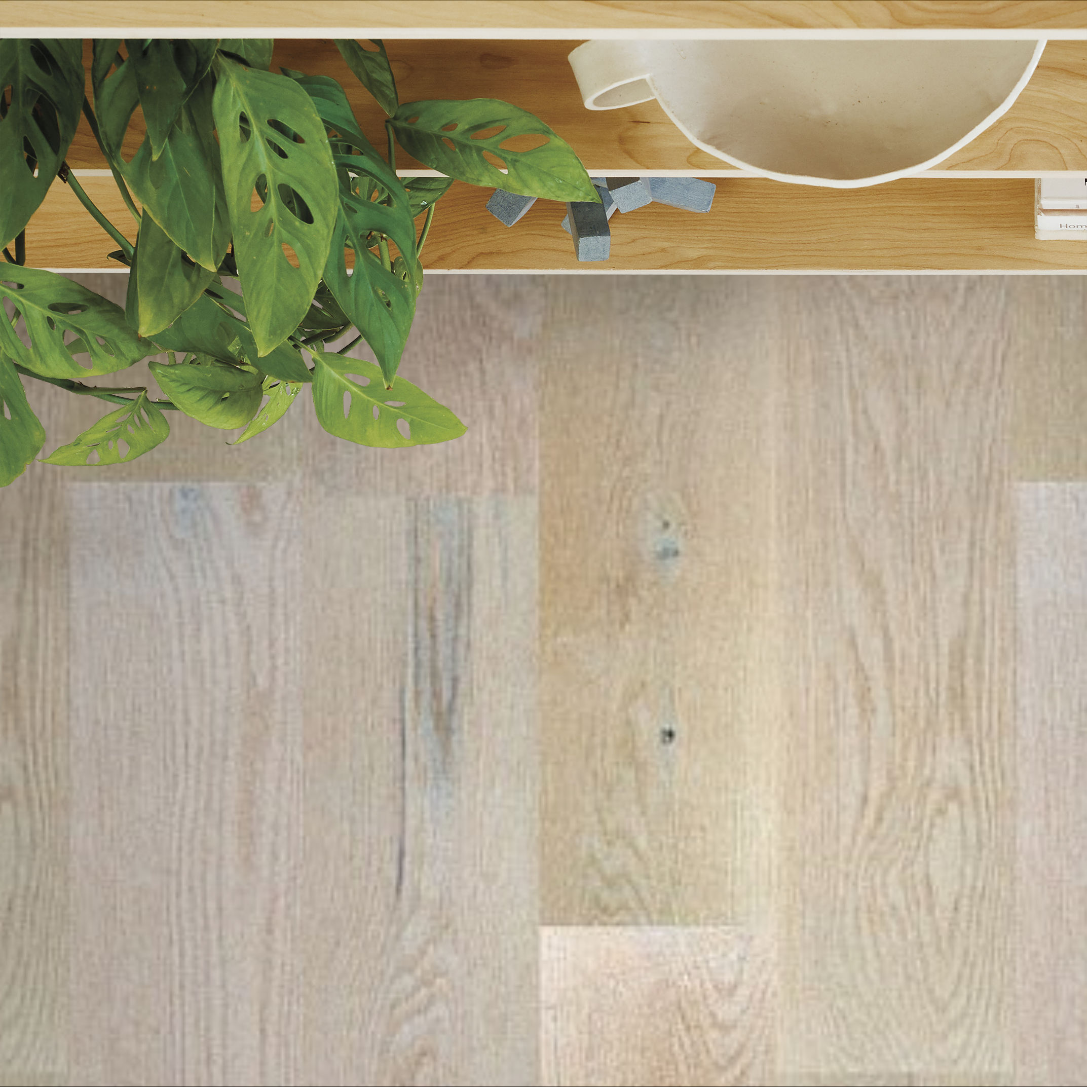 METALLICS II WHITE GOLD ROOM