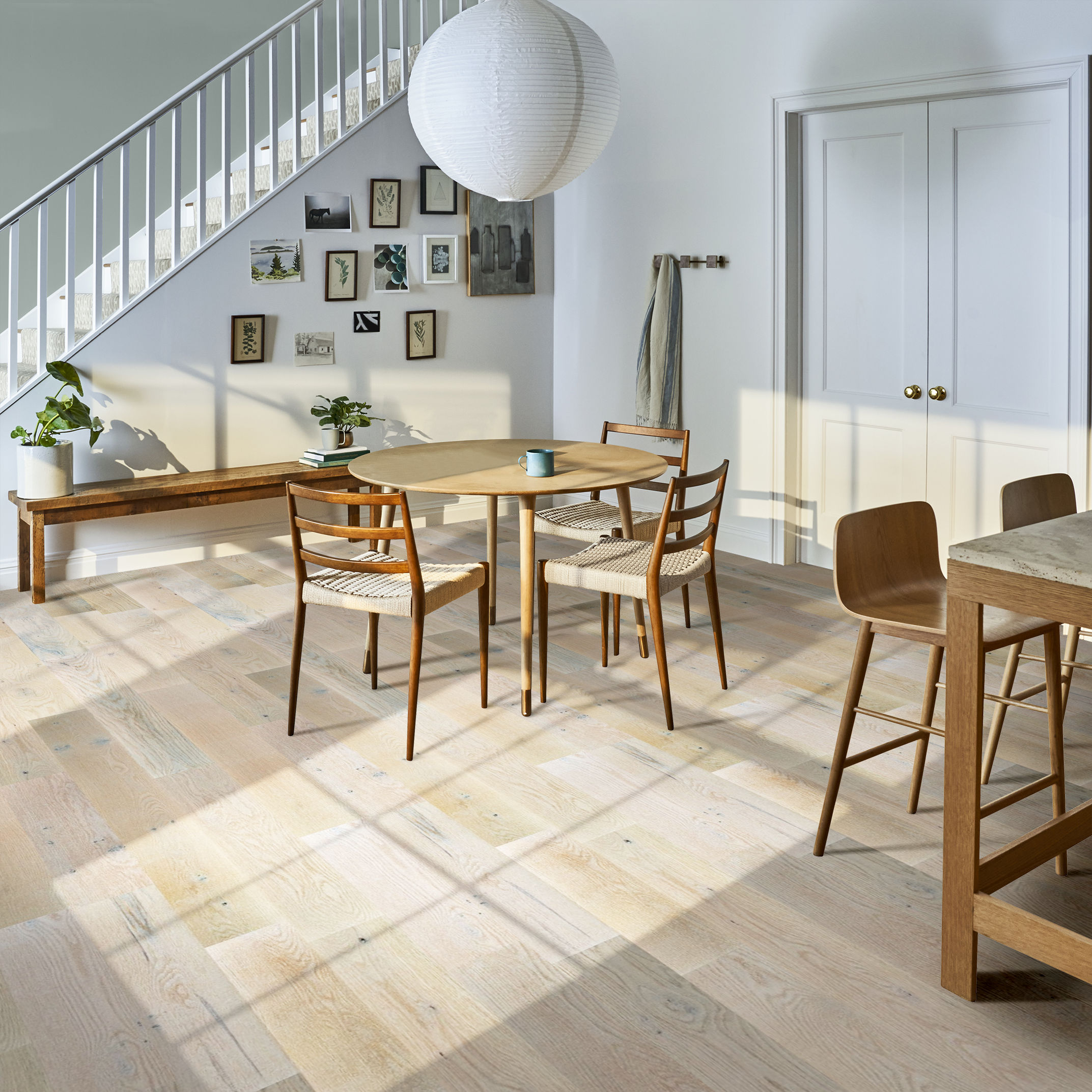 METALLICS II WHITE GOLD ROOM