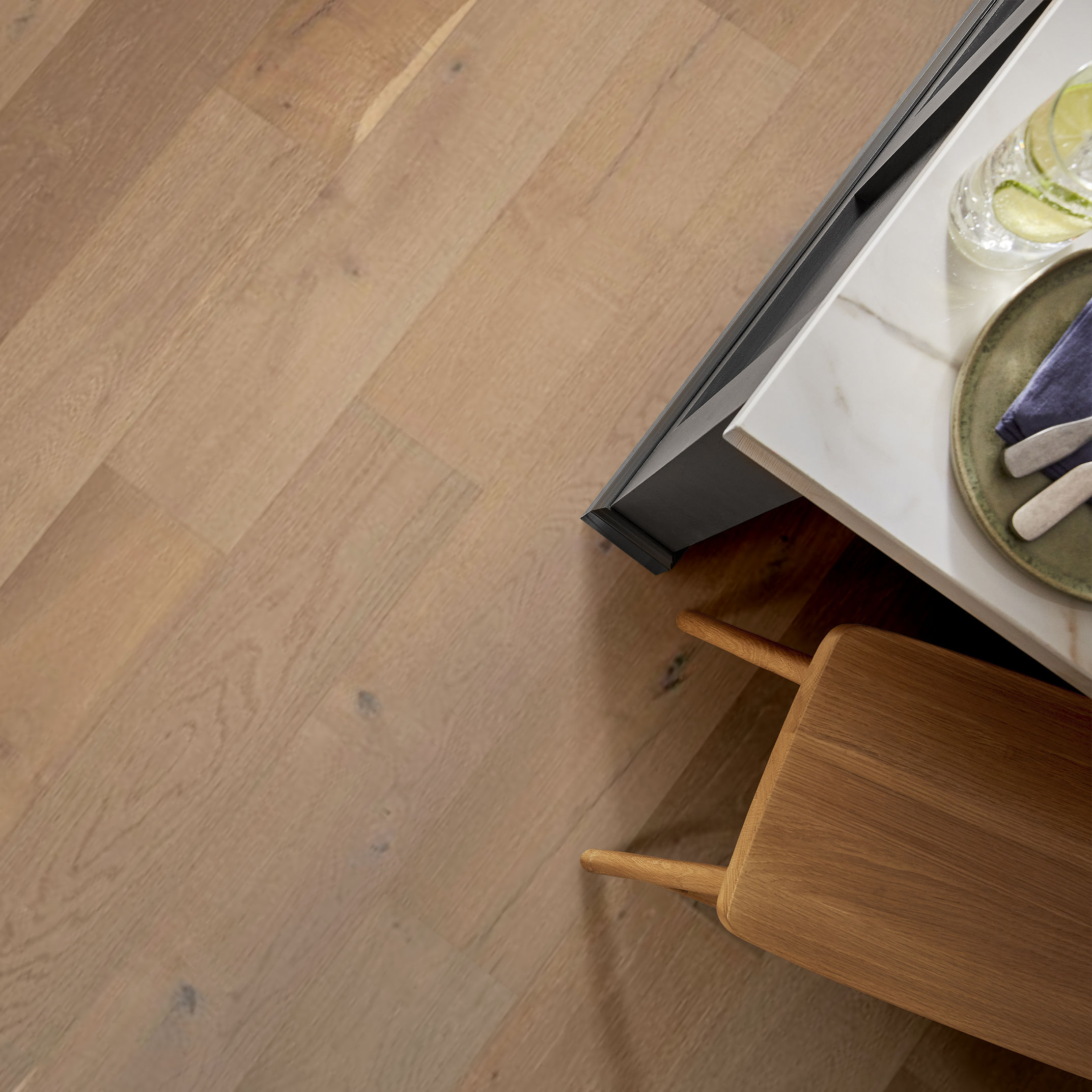 METALLICS II LUXE GOLD ROOM