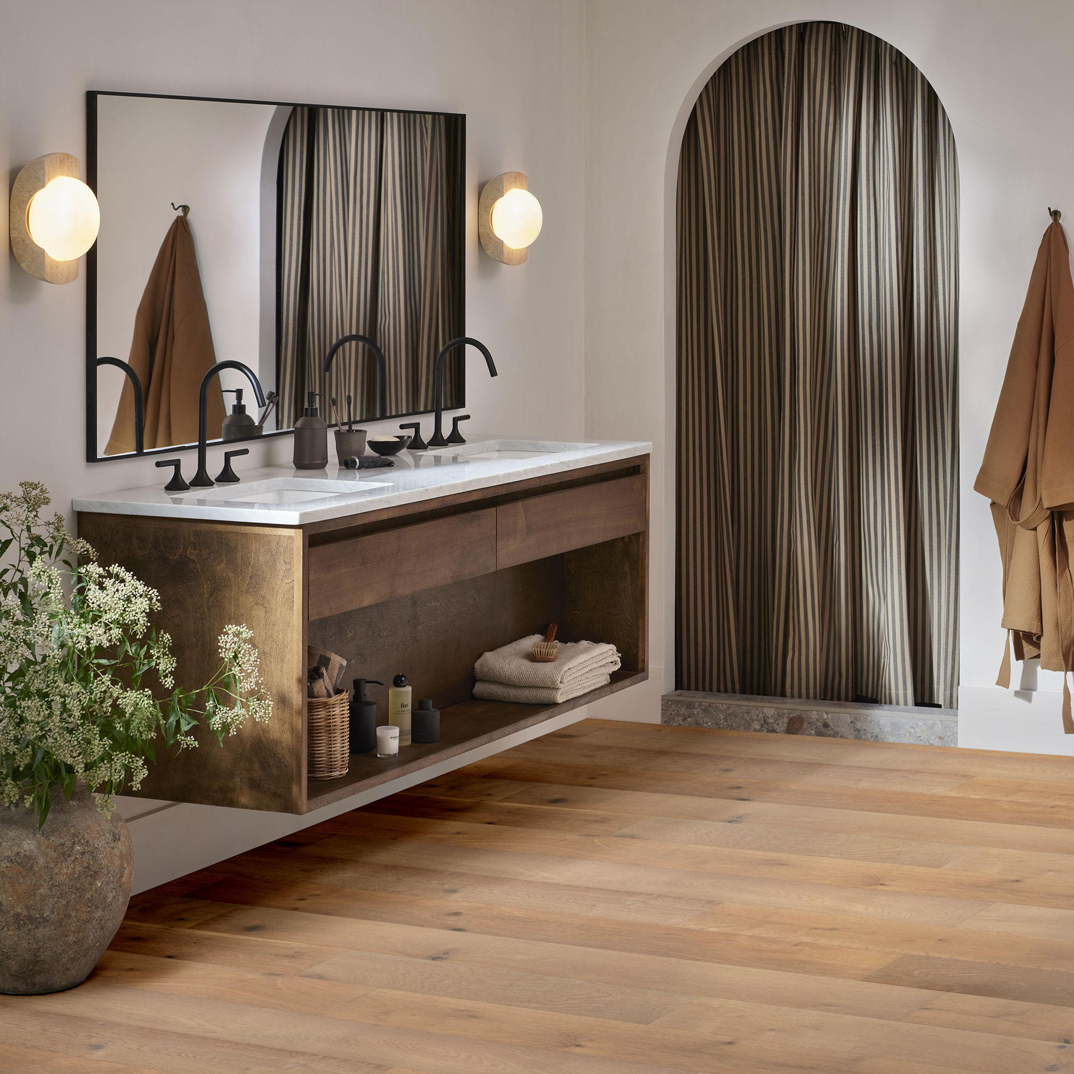 METALLICS II LUXE GOLD ROOM