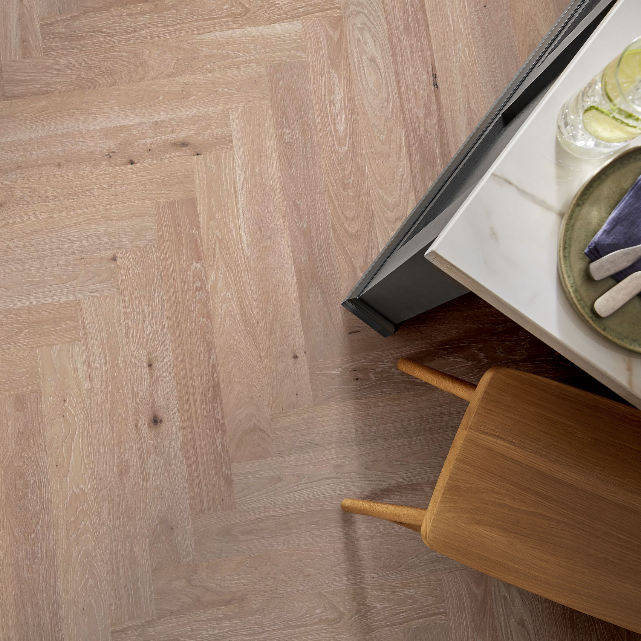 PROVINCIAL HERRINGBONE ASHEN ROOM