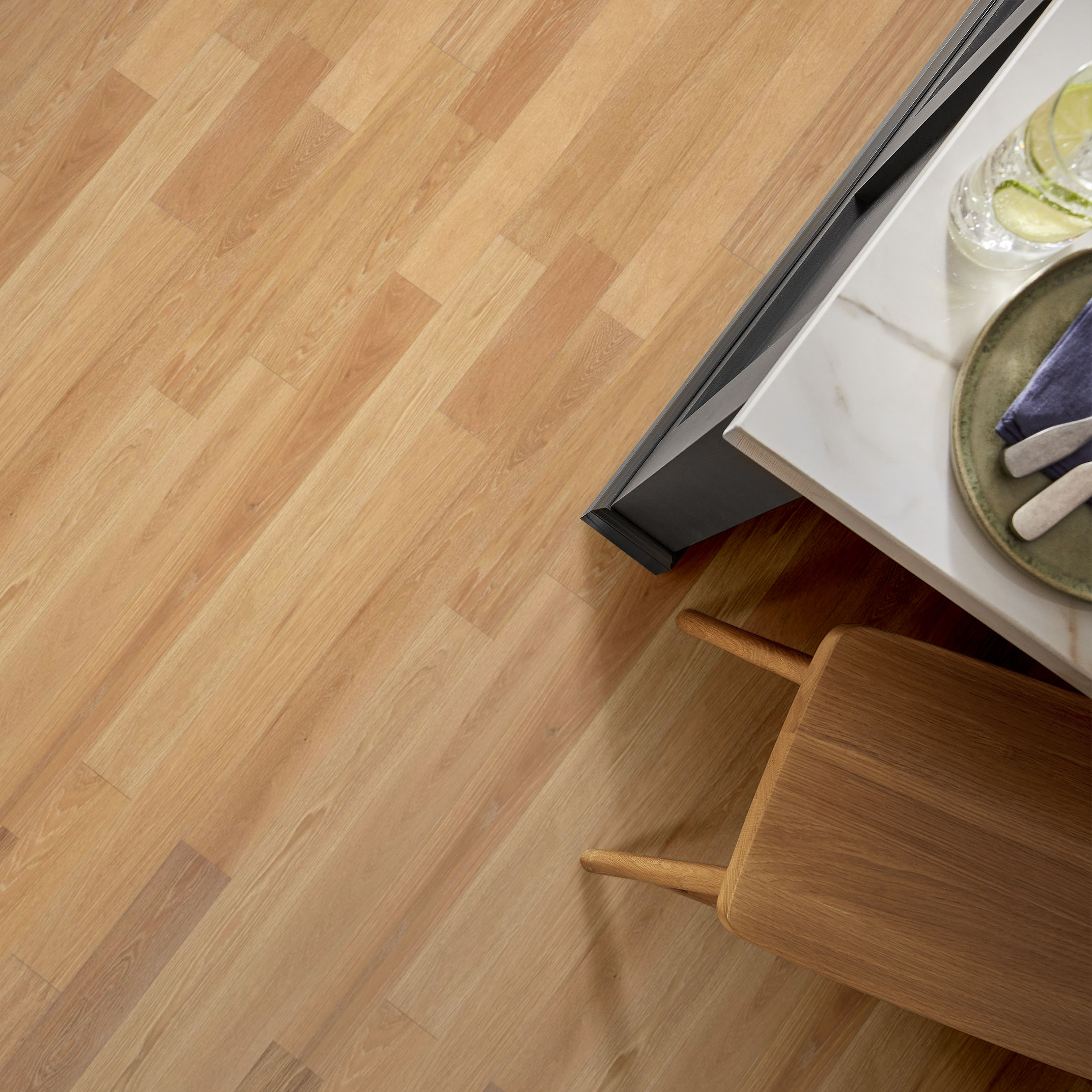 CARPENTRY OAK HONEYCOMB ROOM