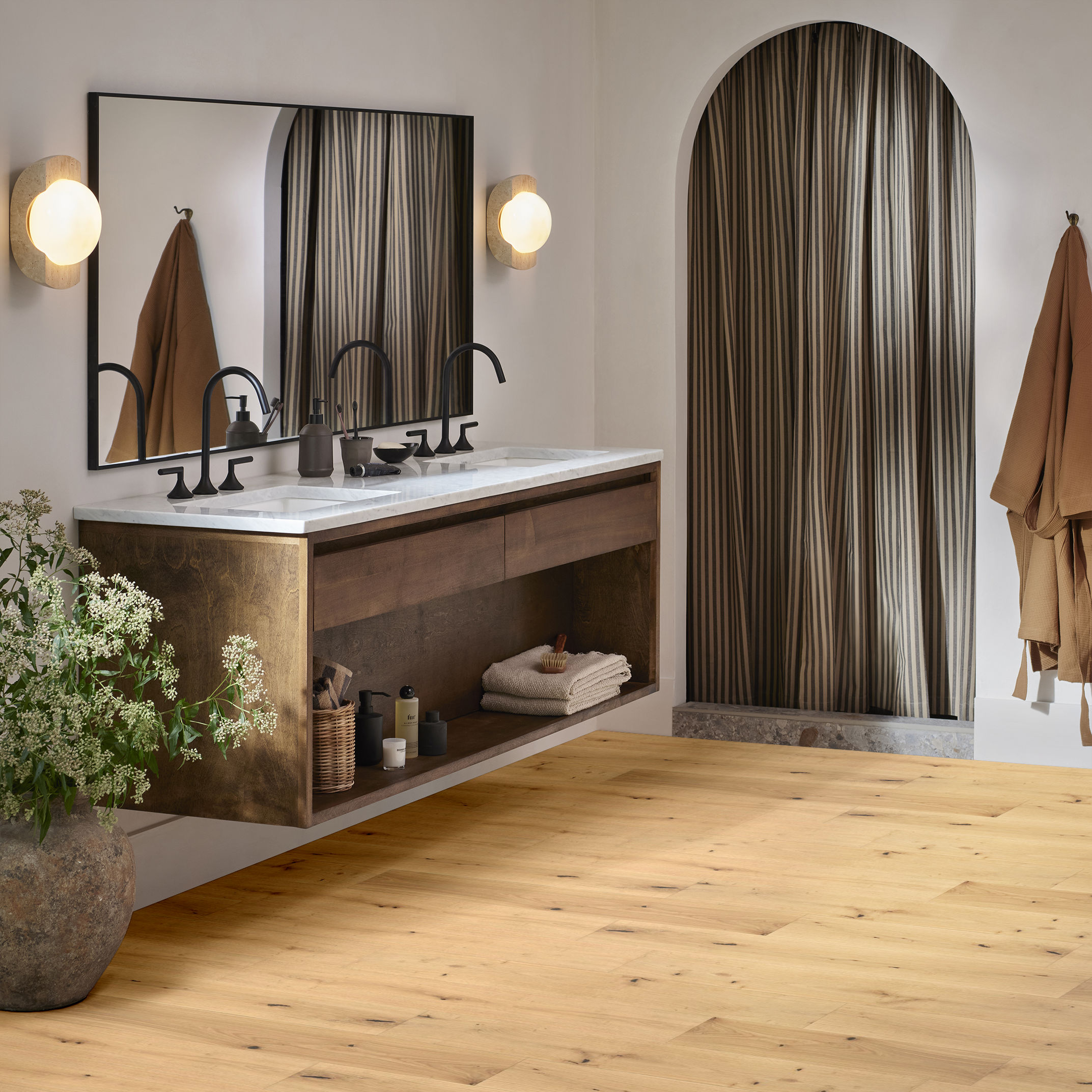 ARTISAN OAK CANVAS ROOM