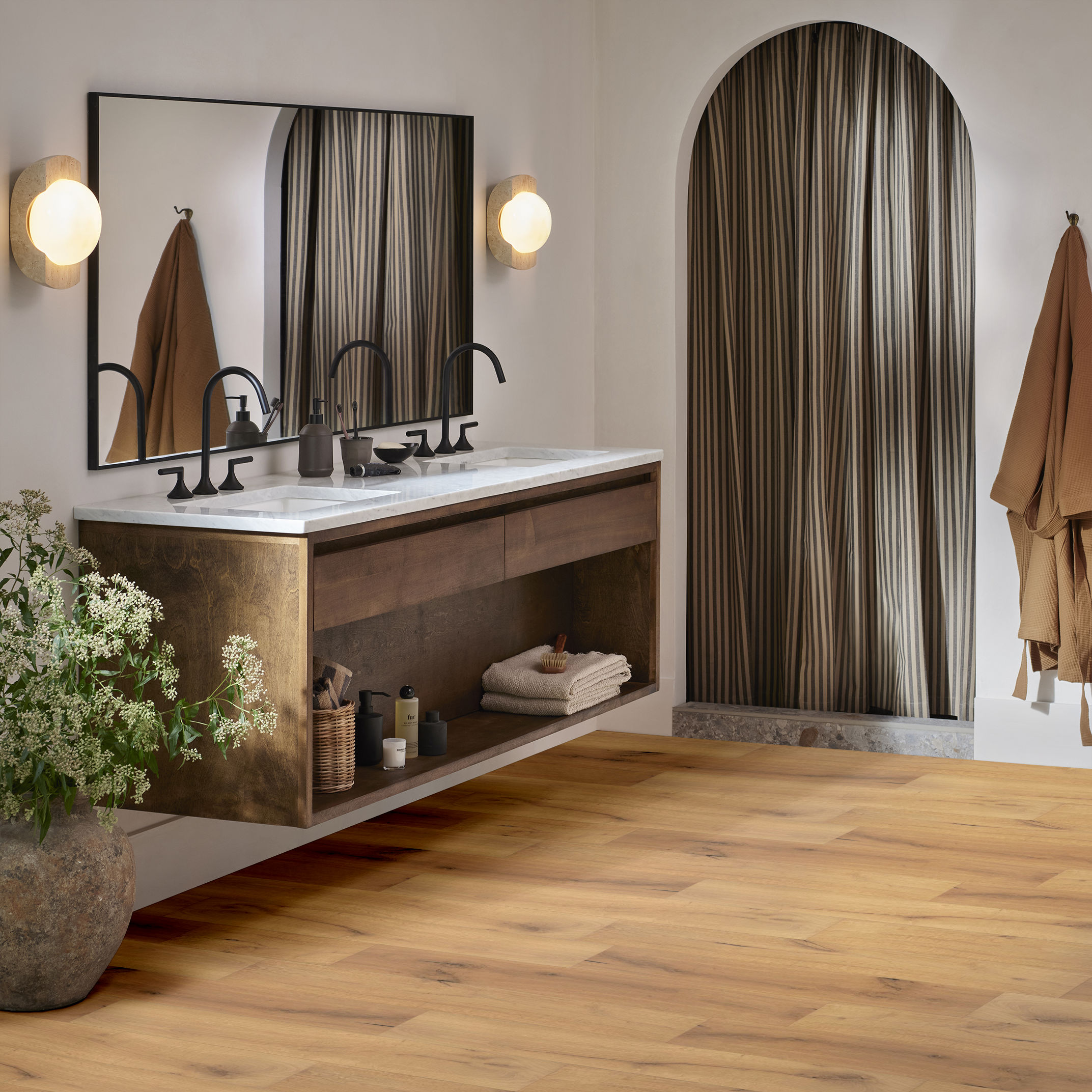 ARTISAN OAK BRISTLE ROOM