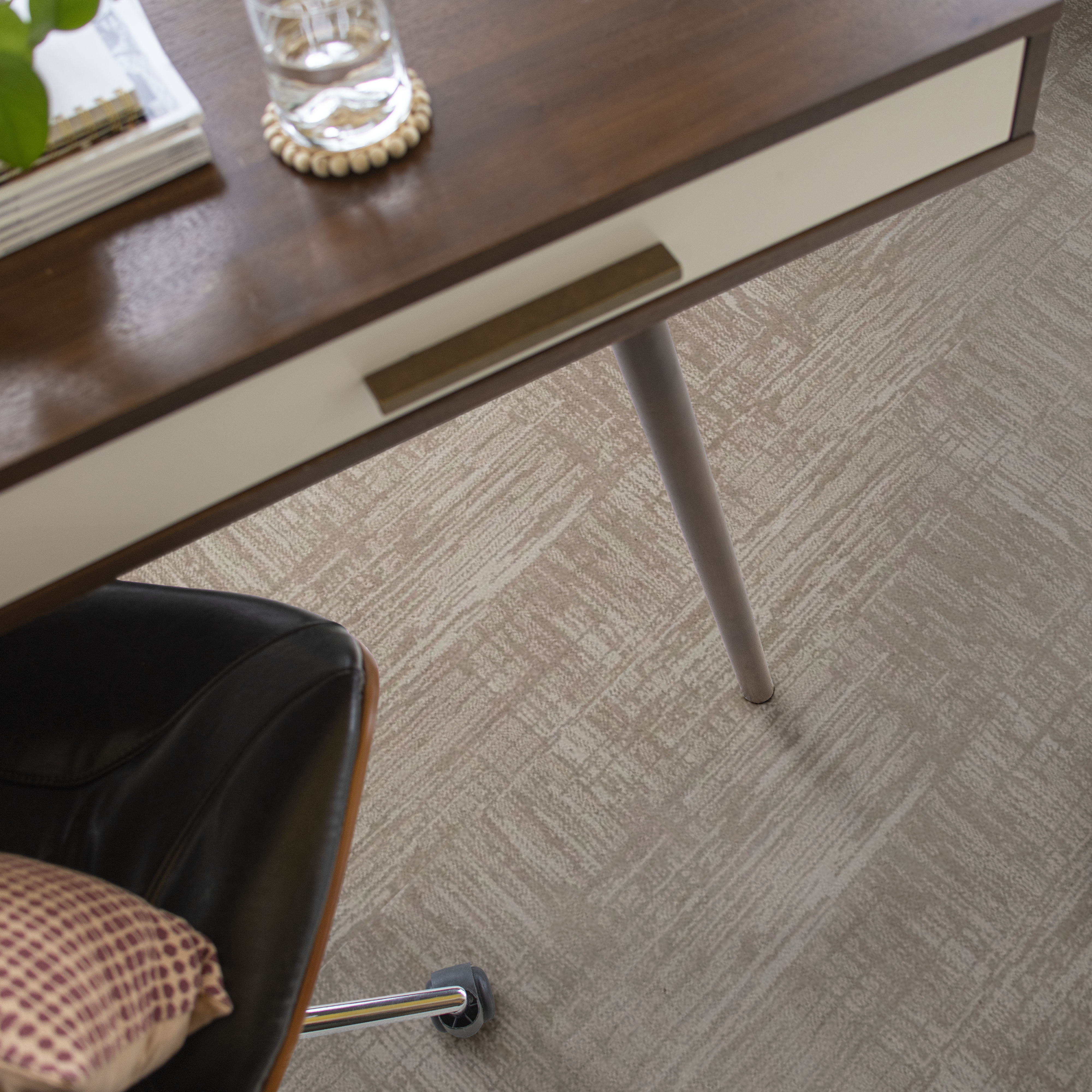 INSIGHTFUL JOURNEY MINIMAL ROOM