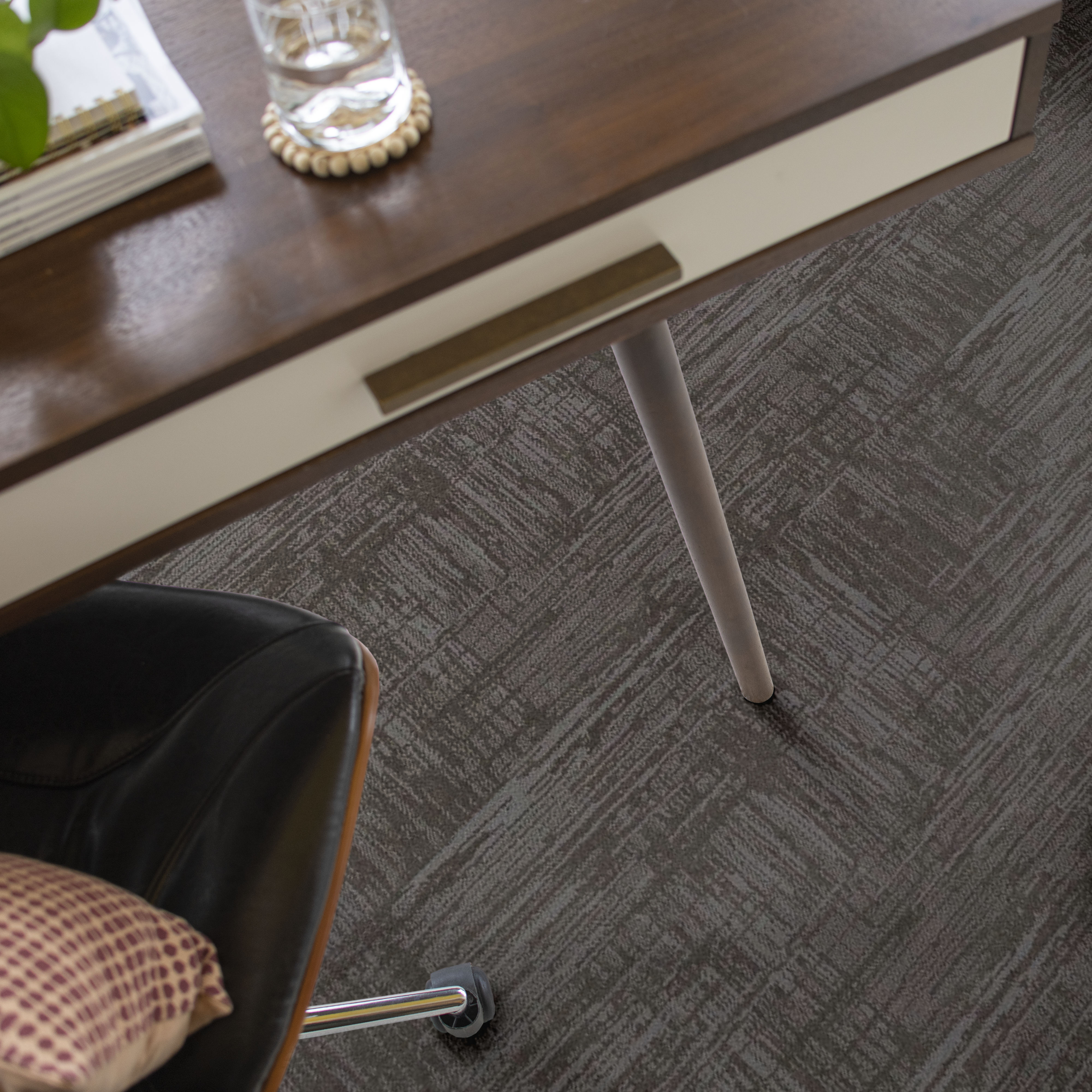 INSIGHTFUL JOURNEY GROUNDED GREY ROOM