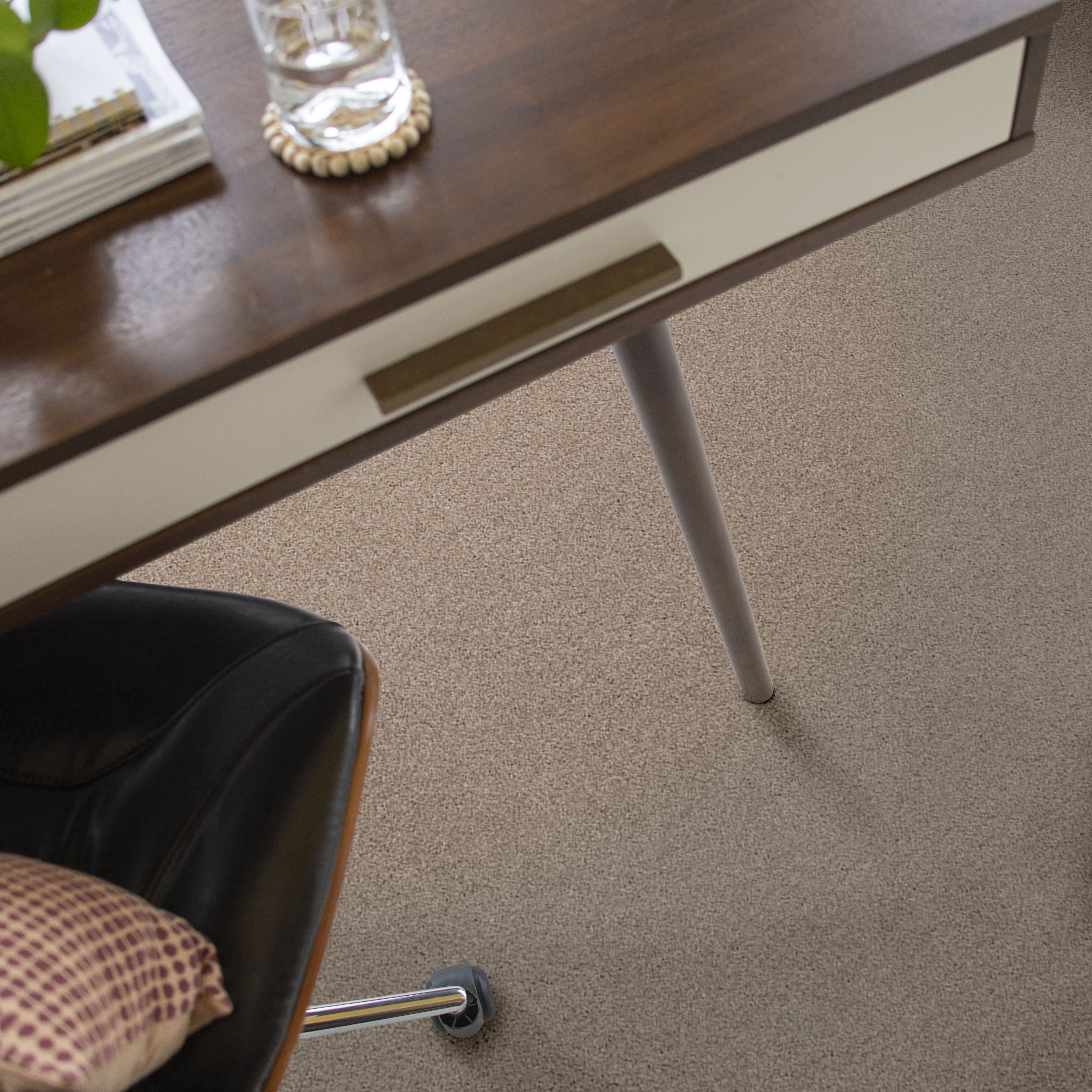 COZY HARBOR I SANDSTONE ROOM